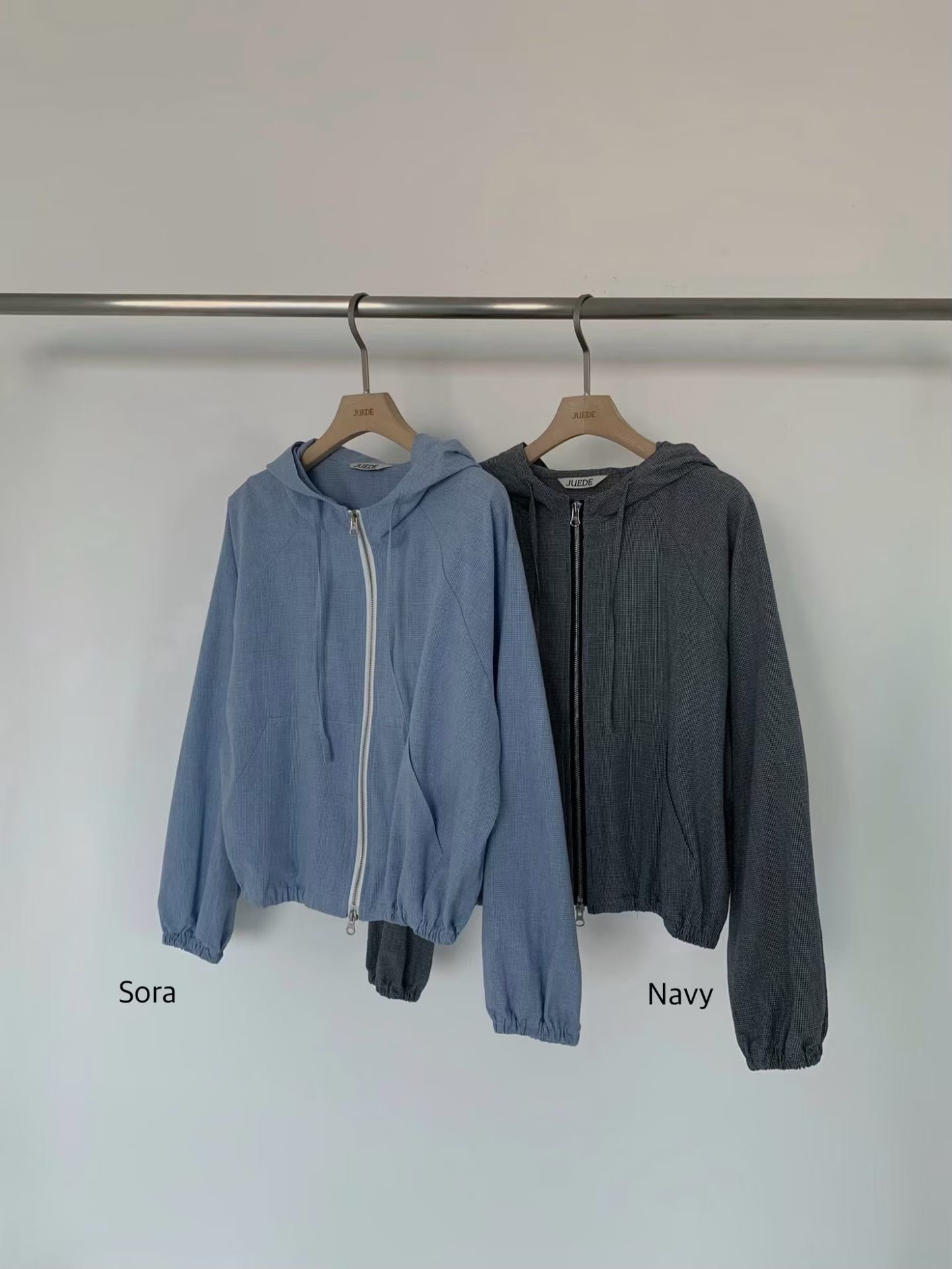 JU15 / TEXTURED ZIP-UP HOODED JACKET