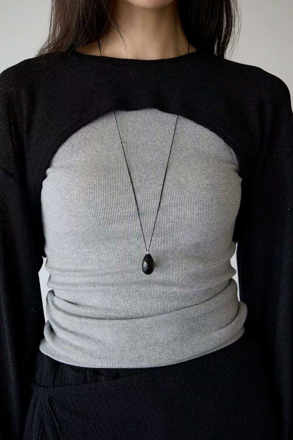 YQ40 / SINGLE BLACK PENDANT LONG NECKLACE