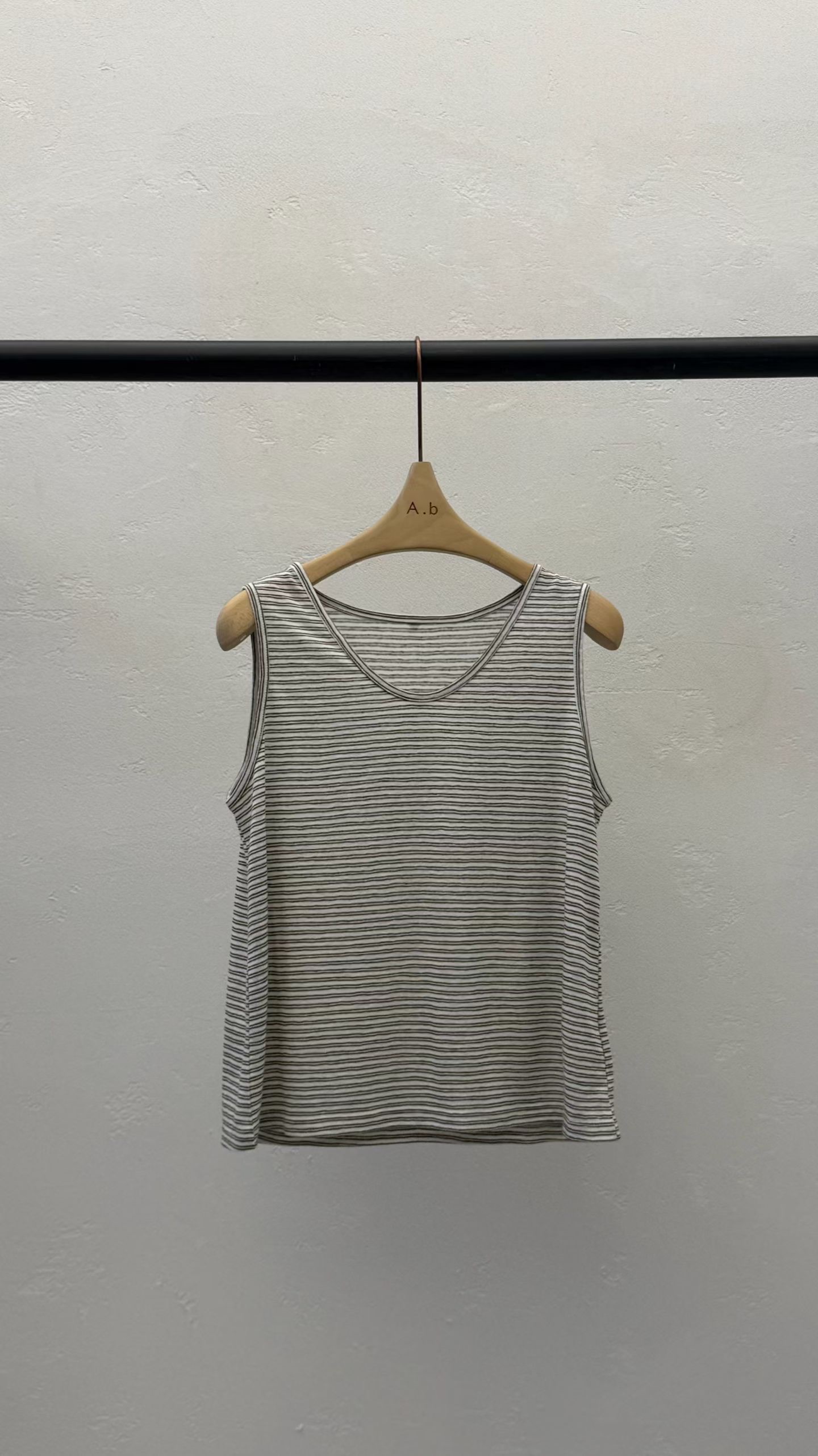 KF43 / V-NECKLINE SUMMER COTTON TANK TOP