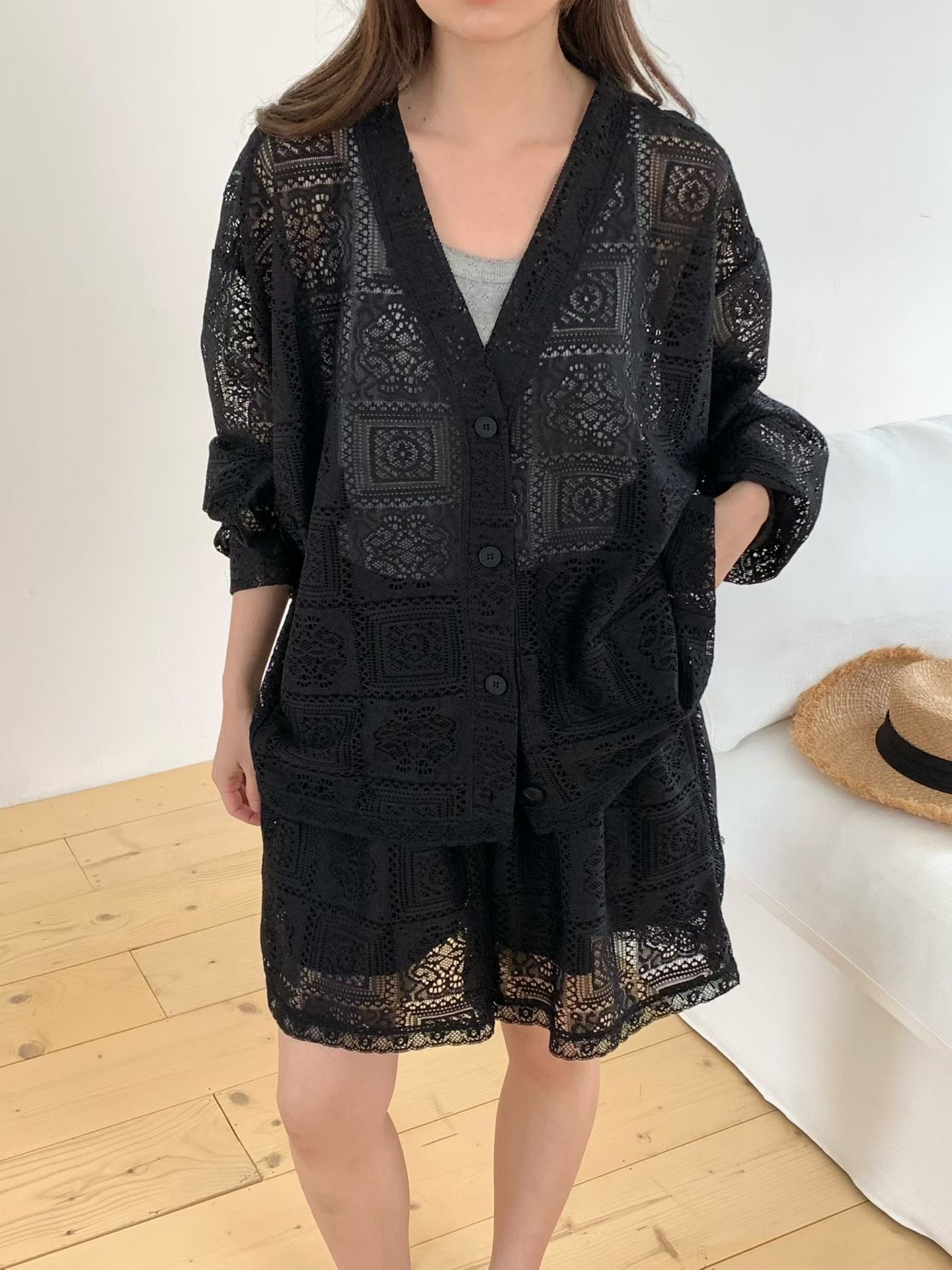RT26 / GEOMETRIC LACE BUTTON DOWN CARDIGAN