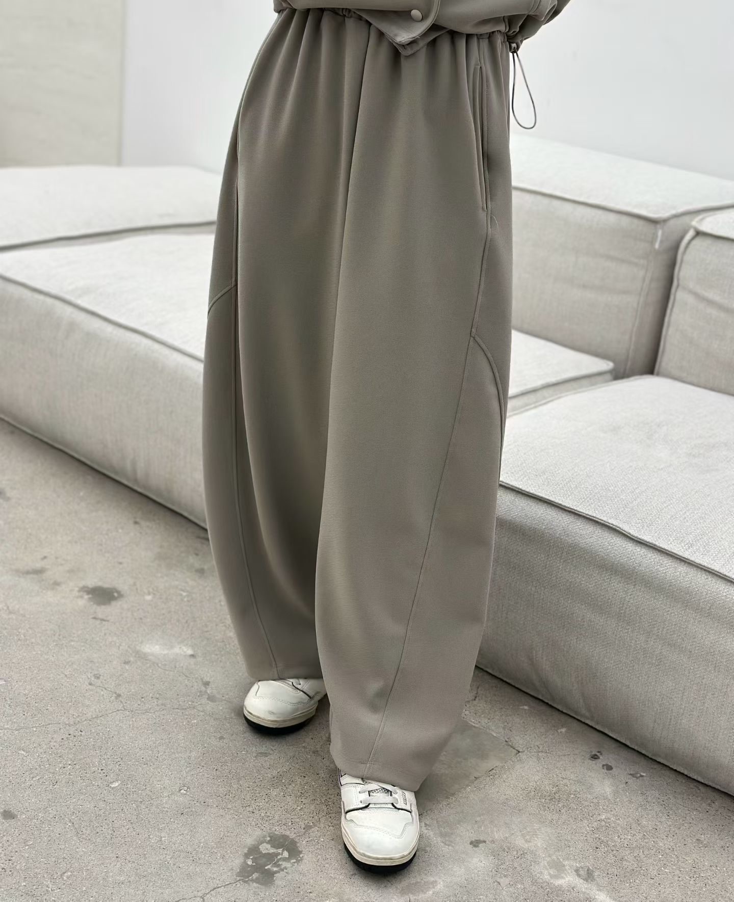 LE10 / BANDED WAIST RELAX FIT TROUSERS