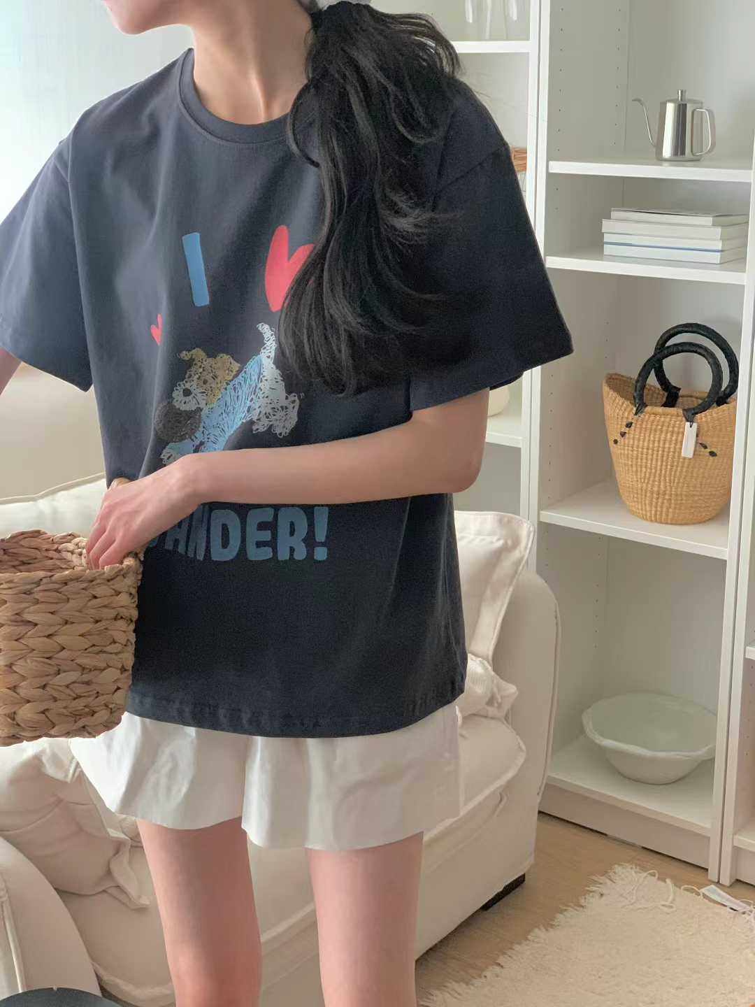 DERILL WANDER DOG GRAPHIC TEE