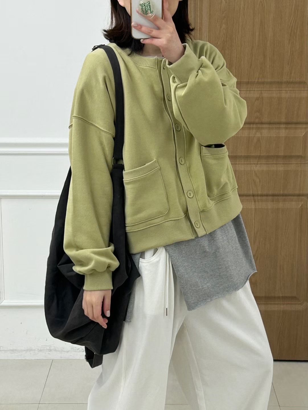 KR08 / ROUND NECK POCKET CARDIGAN