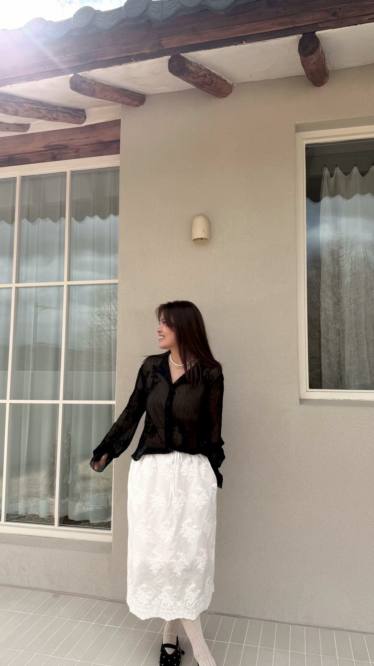 DA17 / SEMI SHEER FLOWER APPLIQUE TOP/CARDIGAN