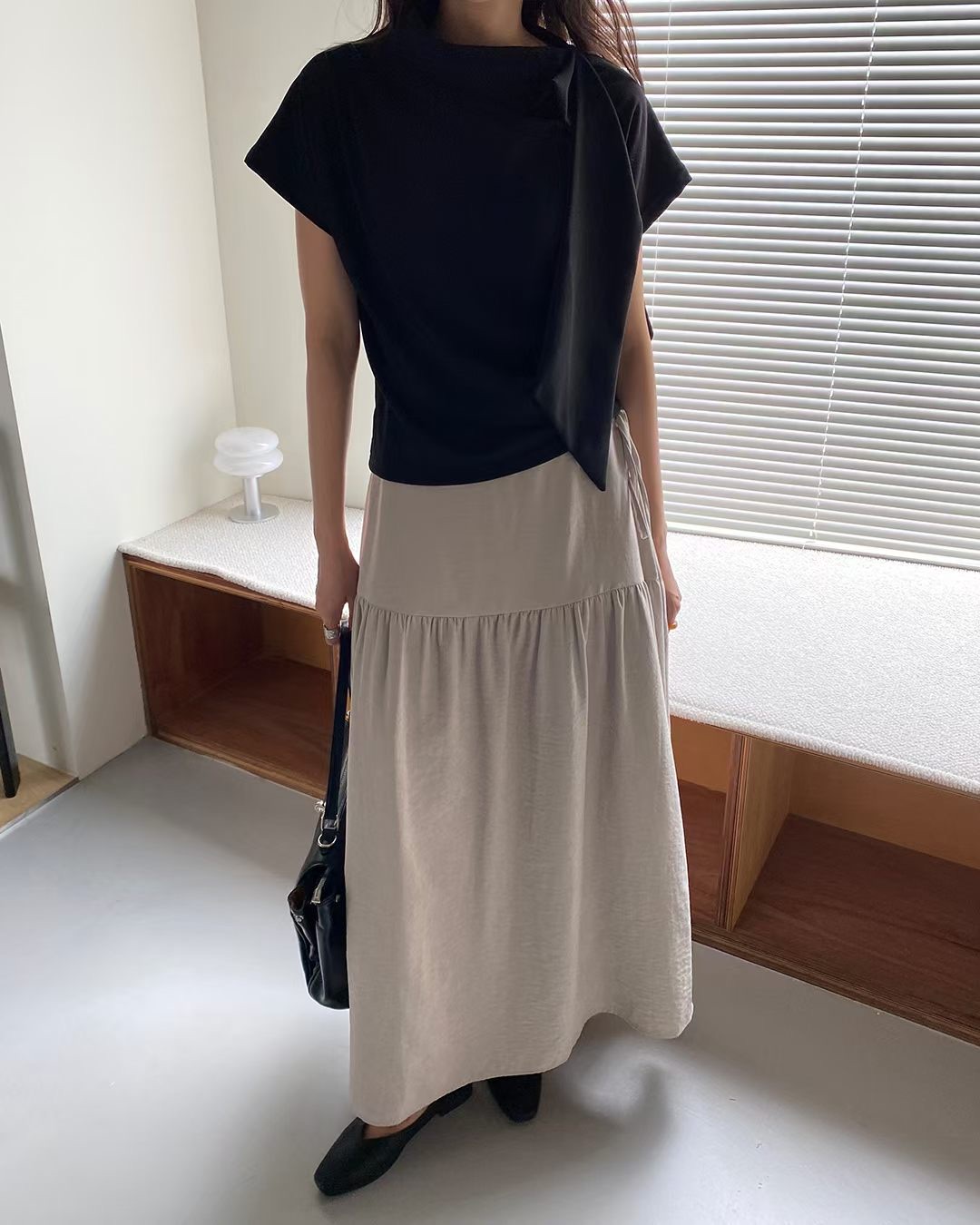 710826 / DRAPEY SHORT SLEEVES BLOUSE