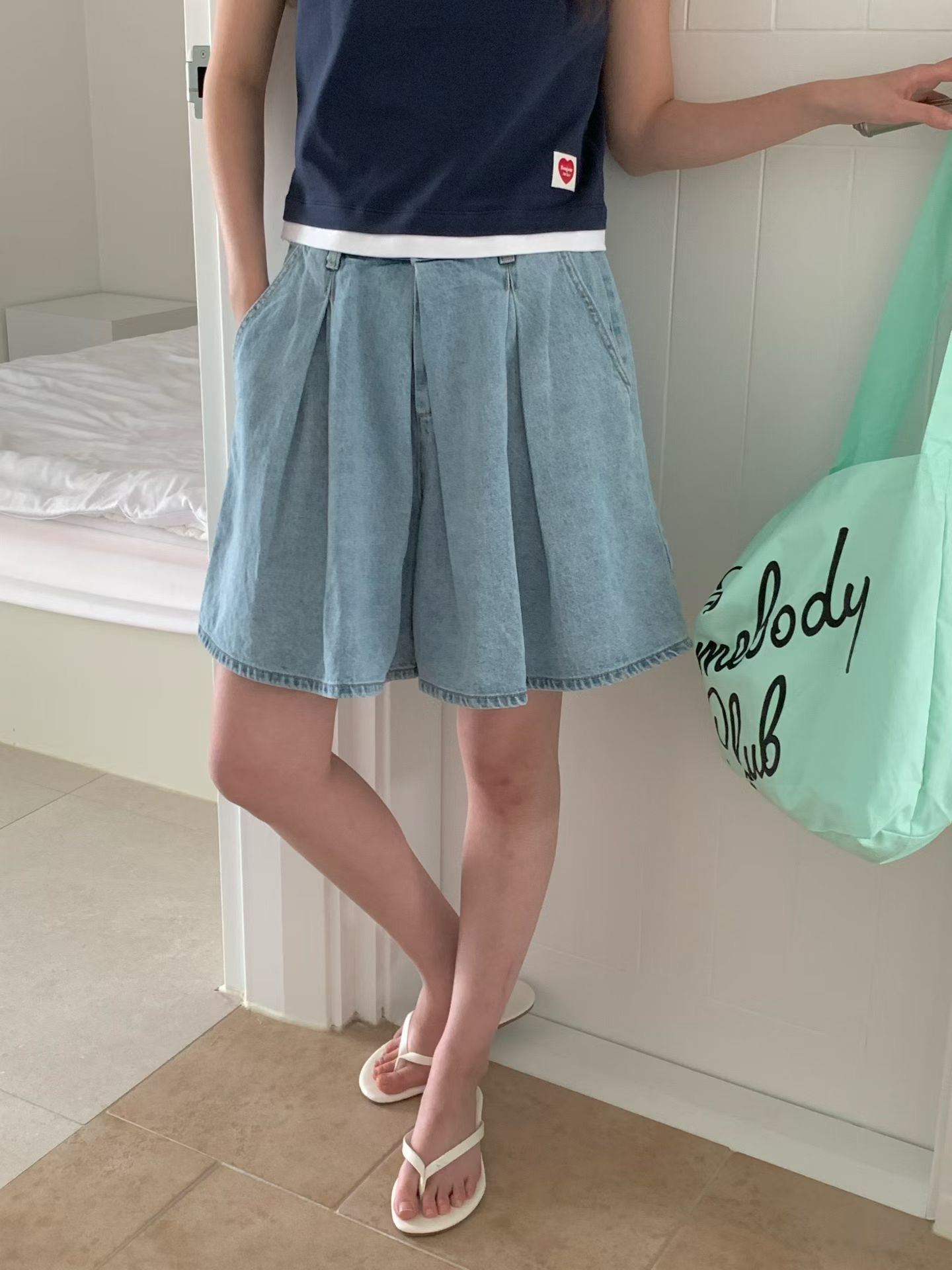 PG38 / ELASTIC BAND DART FLARE DENIM SHORTS
