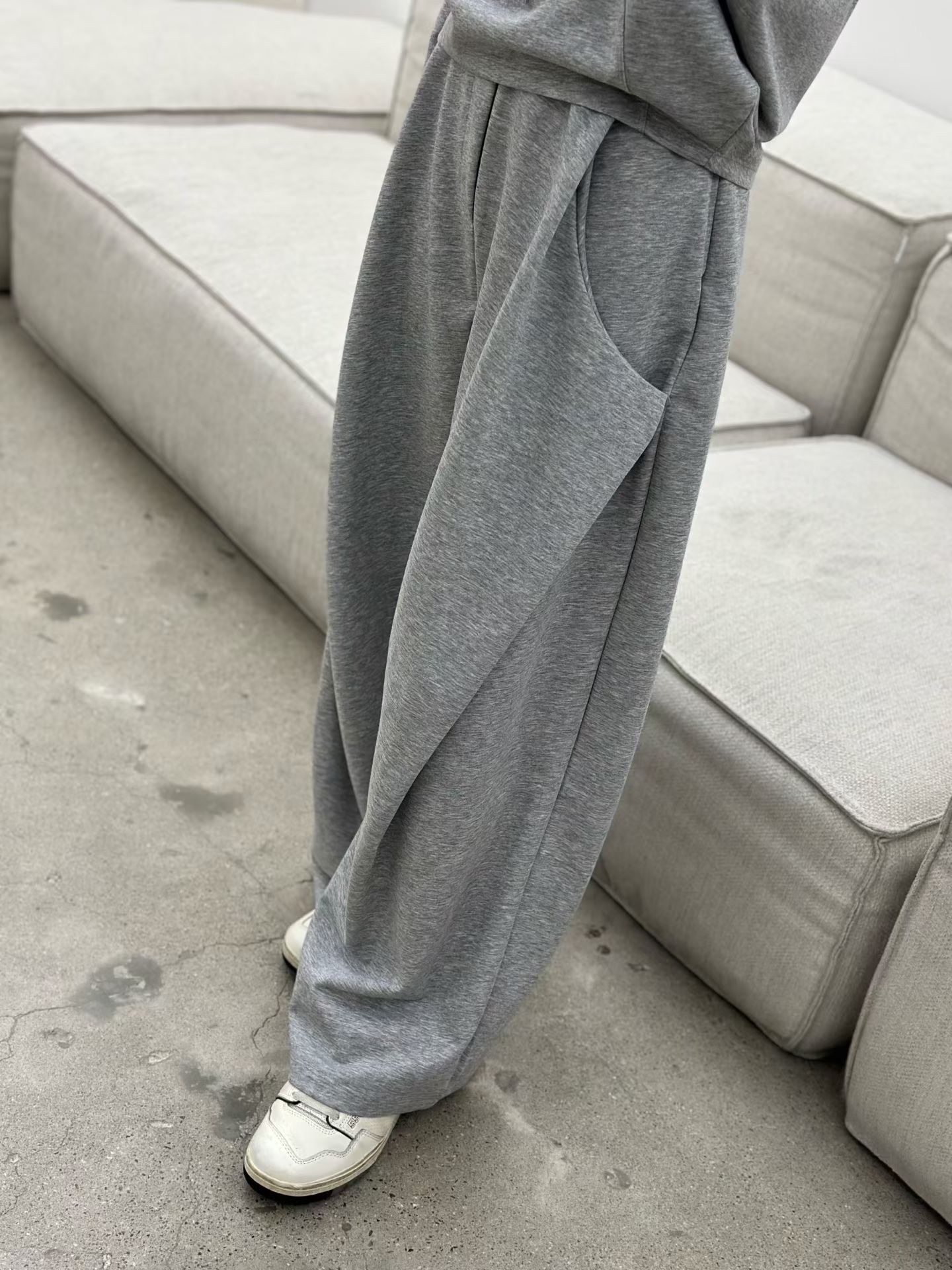 LE08 / SIDE DETAIL POCKET TROUSERS