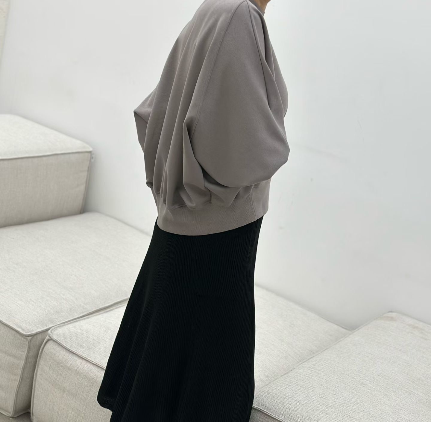 LE18 / RELAXED PUFF SLEEVE SWEAT TOP