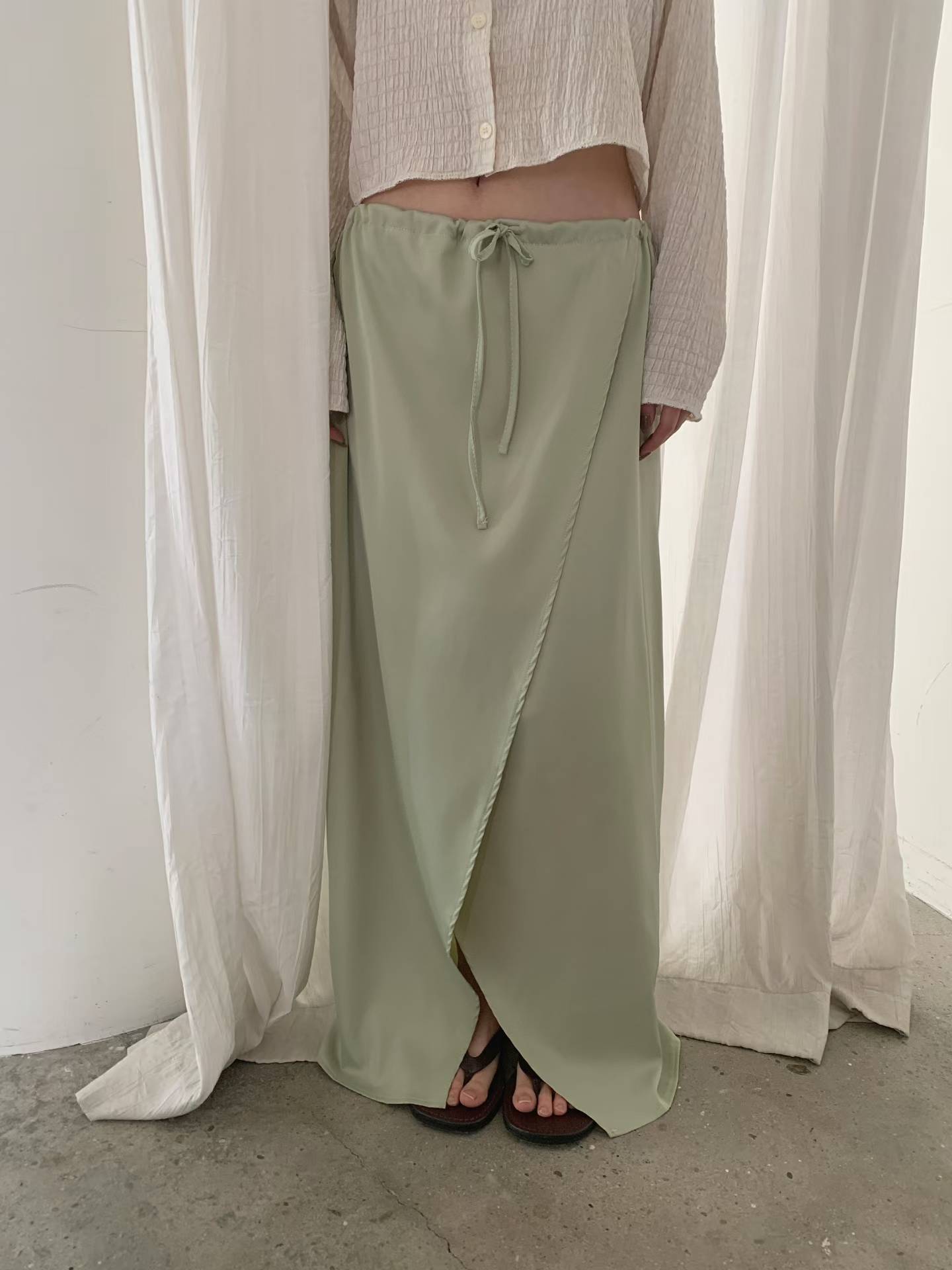 FAYE OPEN SPLIT SILKY SKIRT