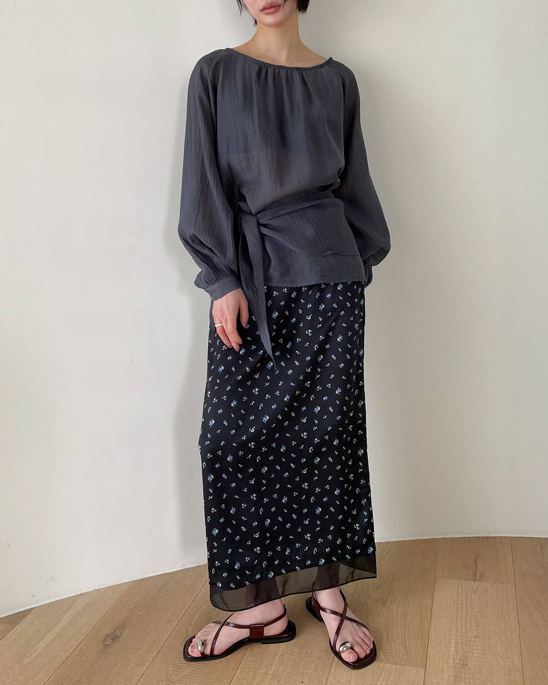 ESSENCE BACK BANDING SATIN FLORAL SKIRT