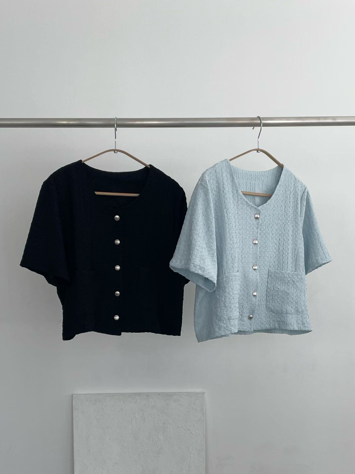 PG05 / TEXTURED SHORT SLEEVES OUTER-ELASTIC BAND SKIRT SET