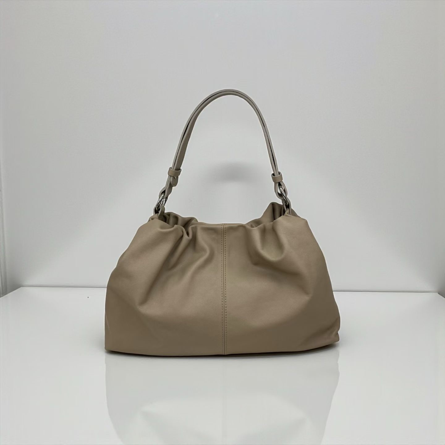 LP04 / GATHER OPENING LAMBSKIN BAG