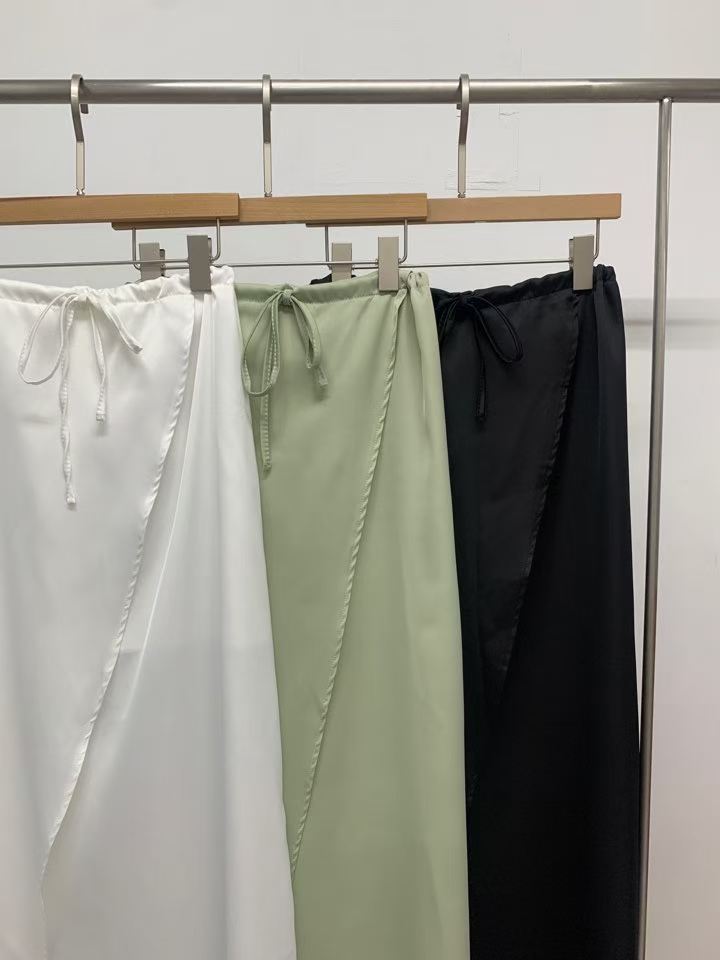 FAYE OPEN SPLIT SILKY SKIRT