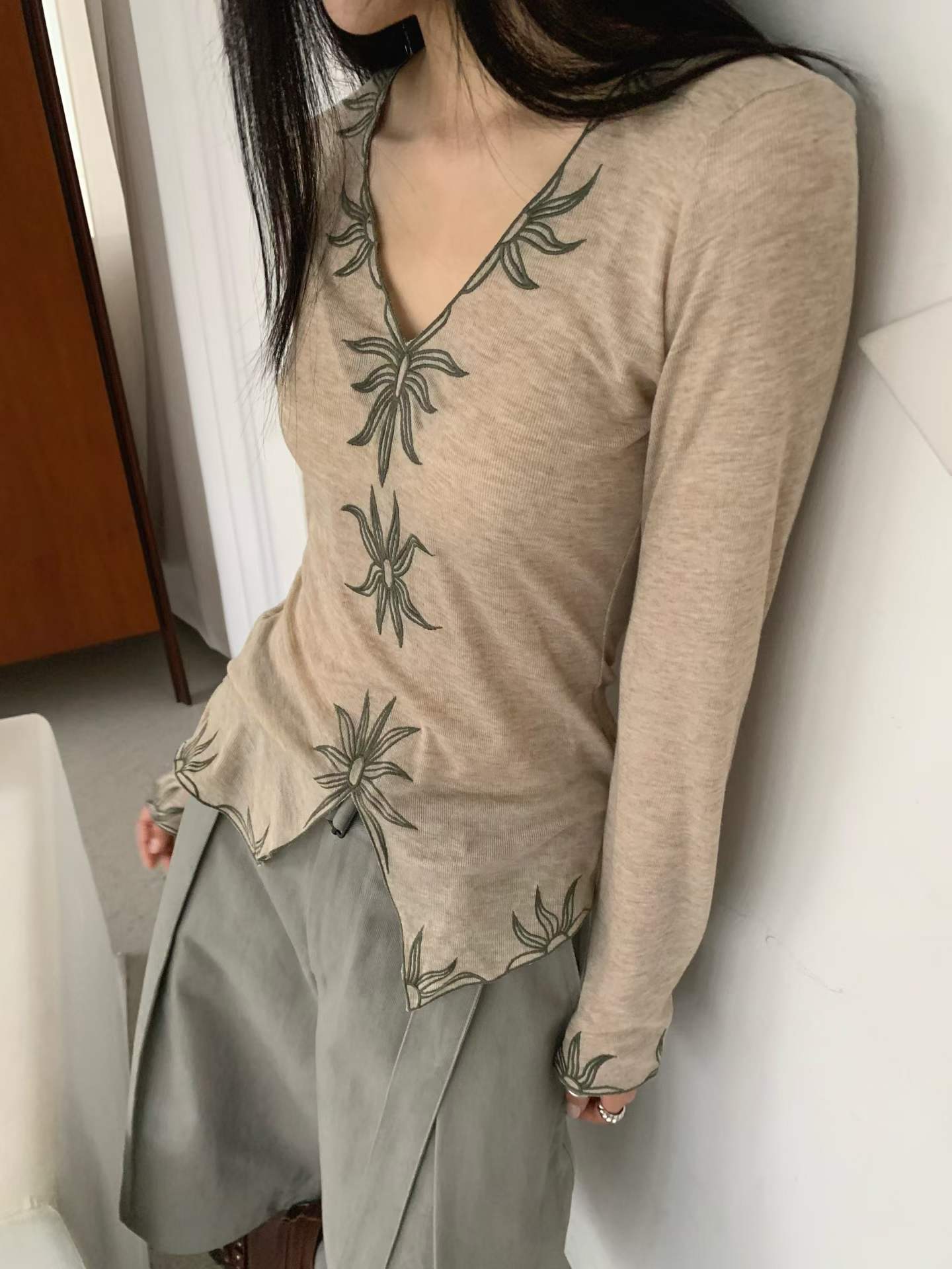 ELISABETH LEAF MOTIF TOP
