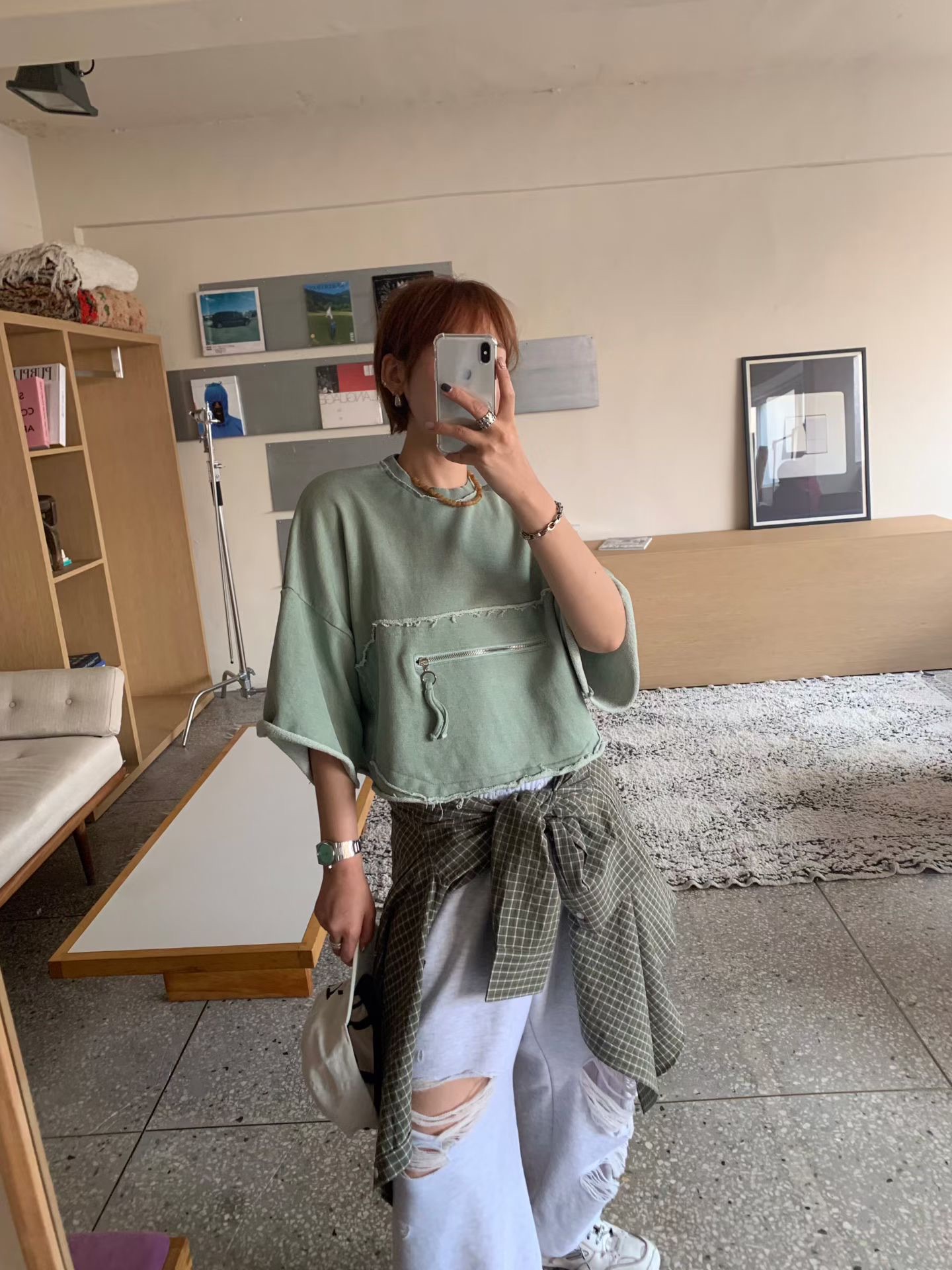 KL19 / FRAYED HEM ZIP DETAIL TEE