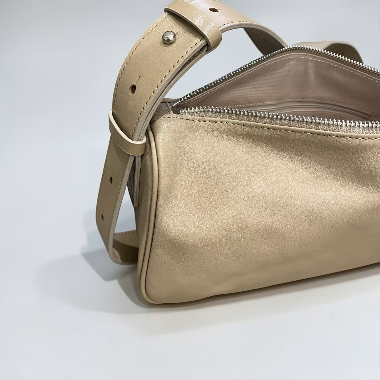 LP13 / ADJUSTABLE RECTANGULAR SIDE SLING BAG