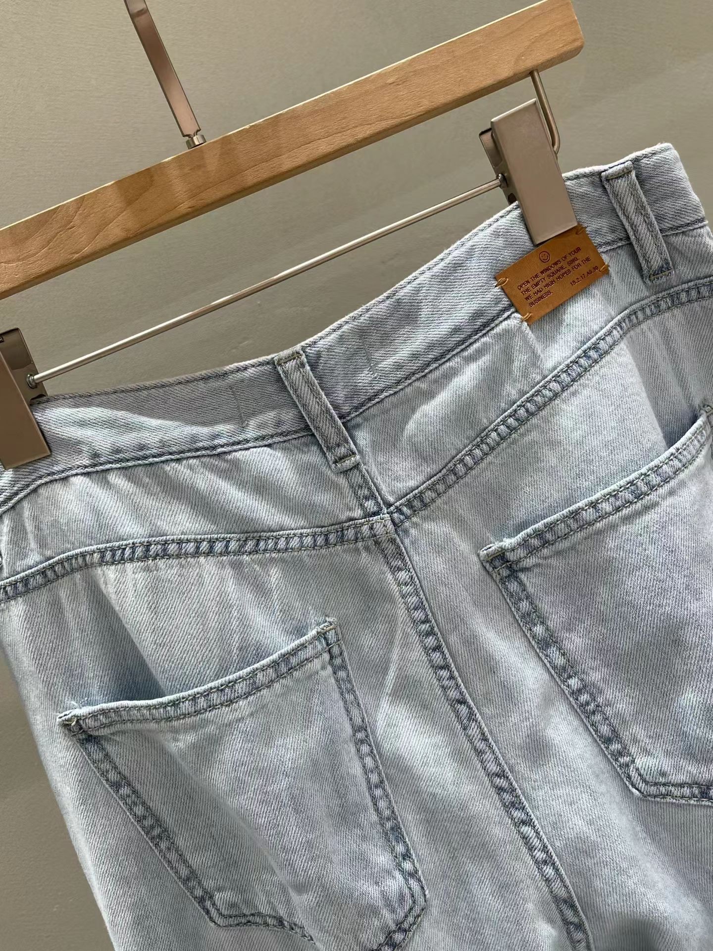 MU23 / POCKET LTBLUE FADED DENIM JEANS