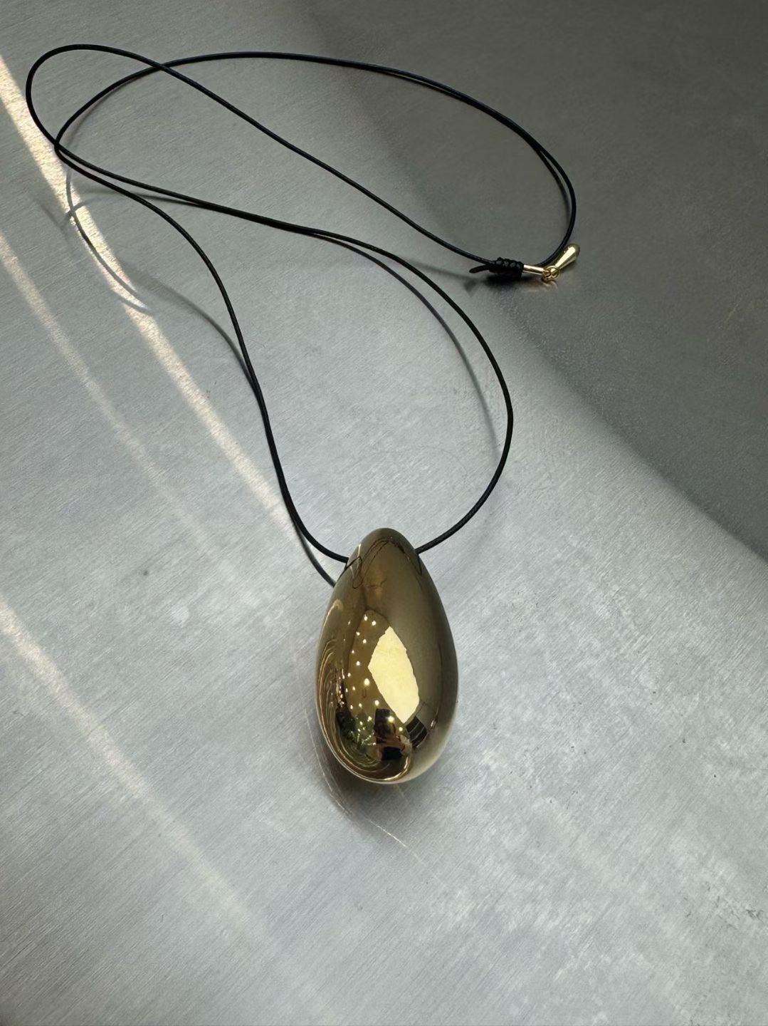 YQ41 / TEARDROP METALLIC PENDANT LONG ADJUSTABLE NECKLACE