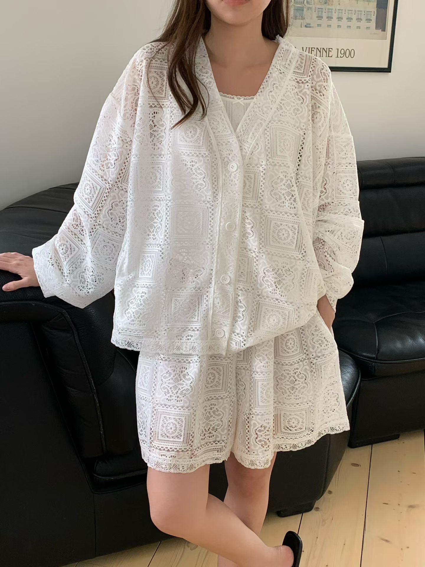 RT26 / GEOMETRIC LACE BUTTON DOWN CARDIGAN