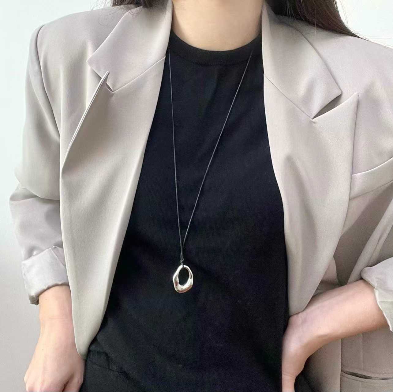 FRANCINNE IRREGULAR DONUT PENDANT STRING NECKLACE