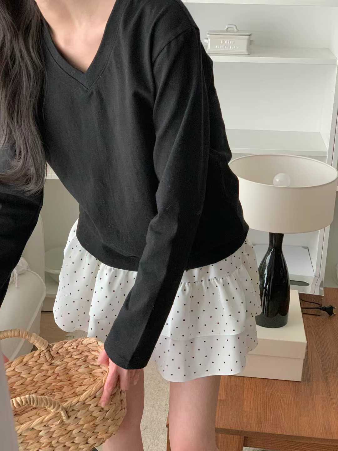 DELICE "PURE" SLOGAN V-NECK TEE