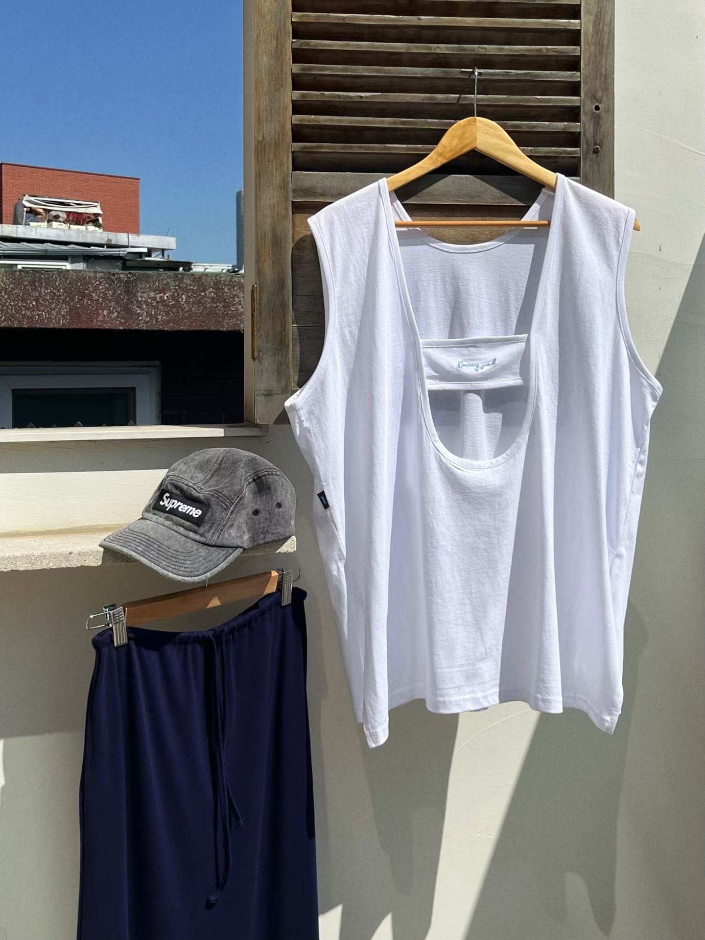 PG19 / OPEN LOW BACK TANK TOP