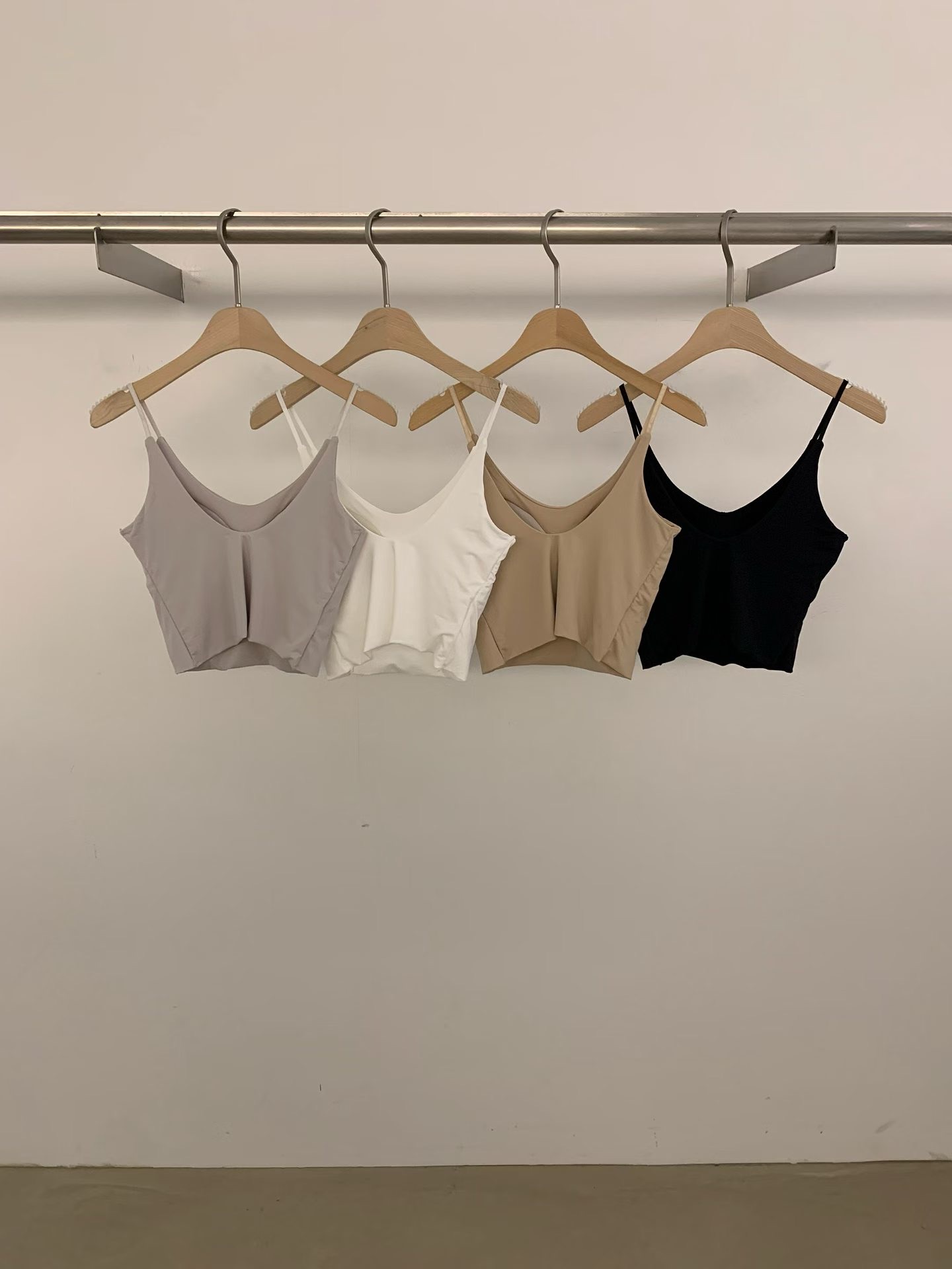 PG34 / CAMISOLE PADDED CROPPED TOP