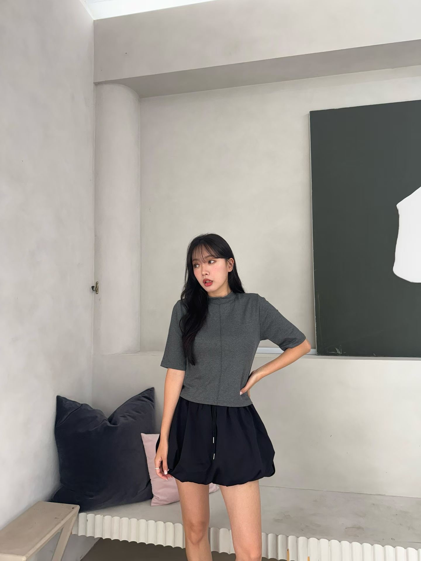 YQ34 / HIGH NECKLINE SOFT TEE