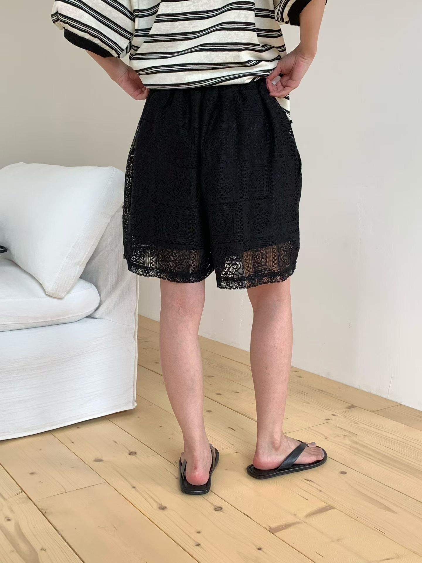RT25 / GEOMETRIC LACE POCKET SHORTS