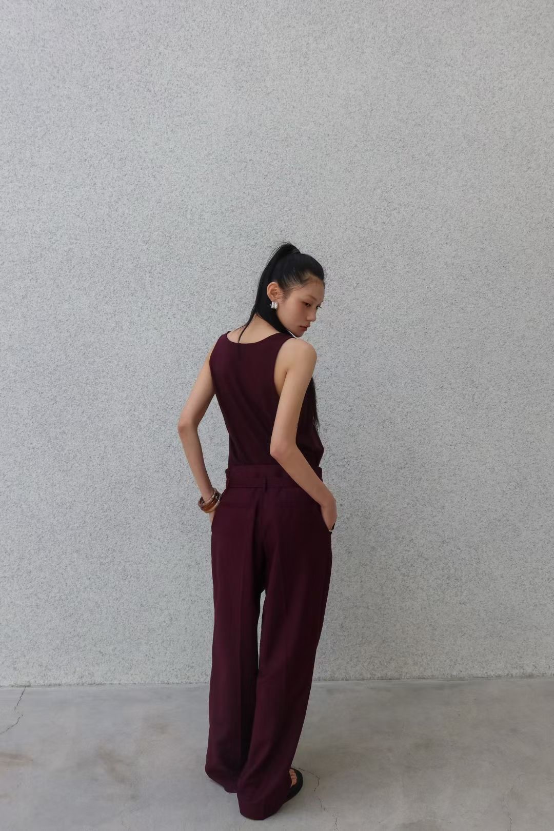 BY10 / SCOOP NECKLINE TANK TOP