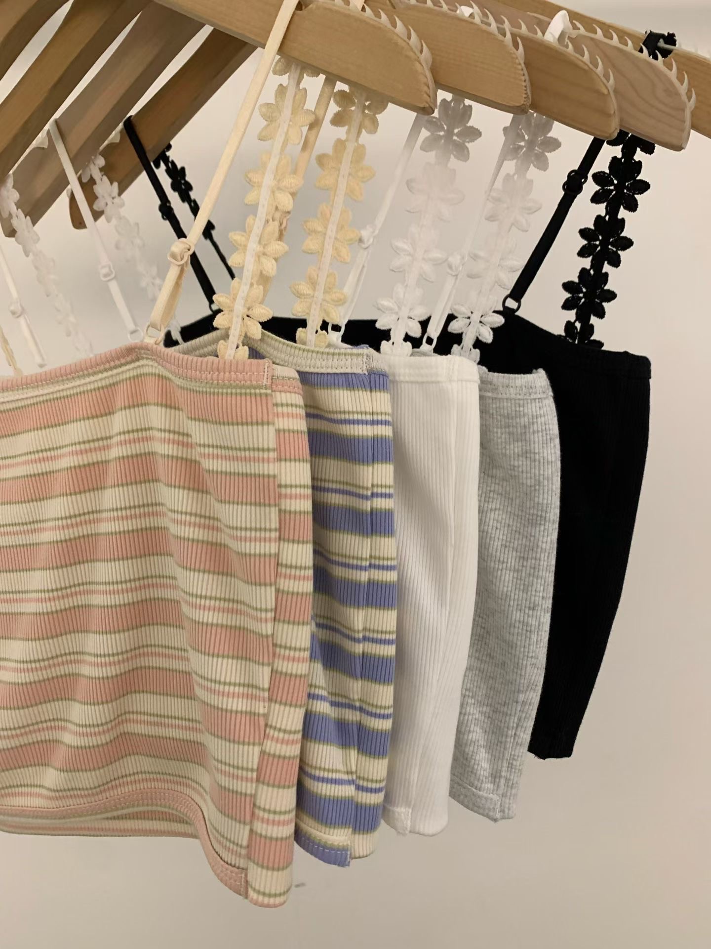 DOMINGA FLOWER APPLIQUE STRAPS BRALETTE