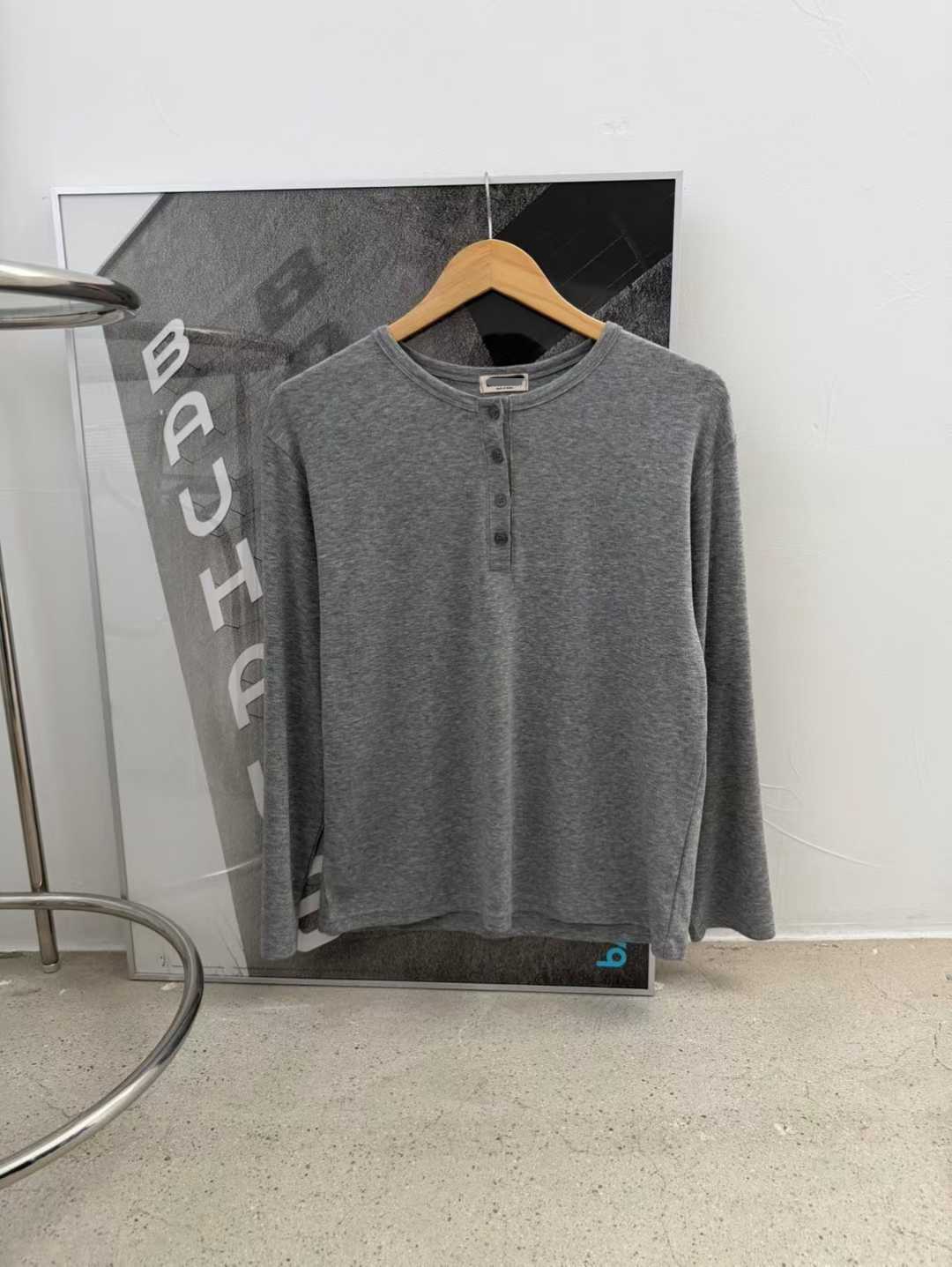 DINNIE HENLEY BUTTONS LONG SLEEVES TEE