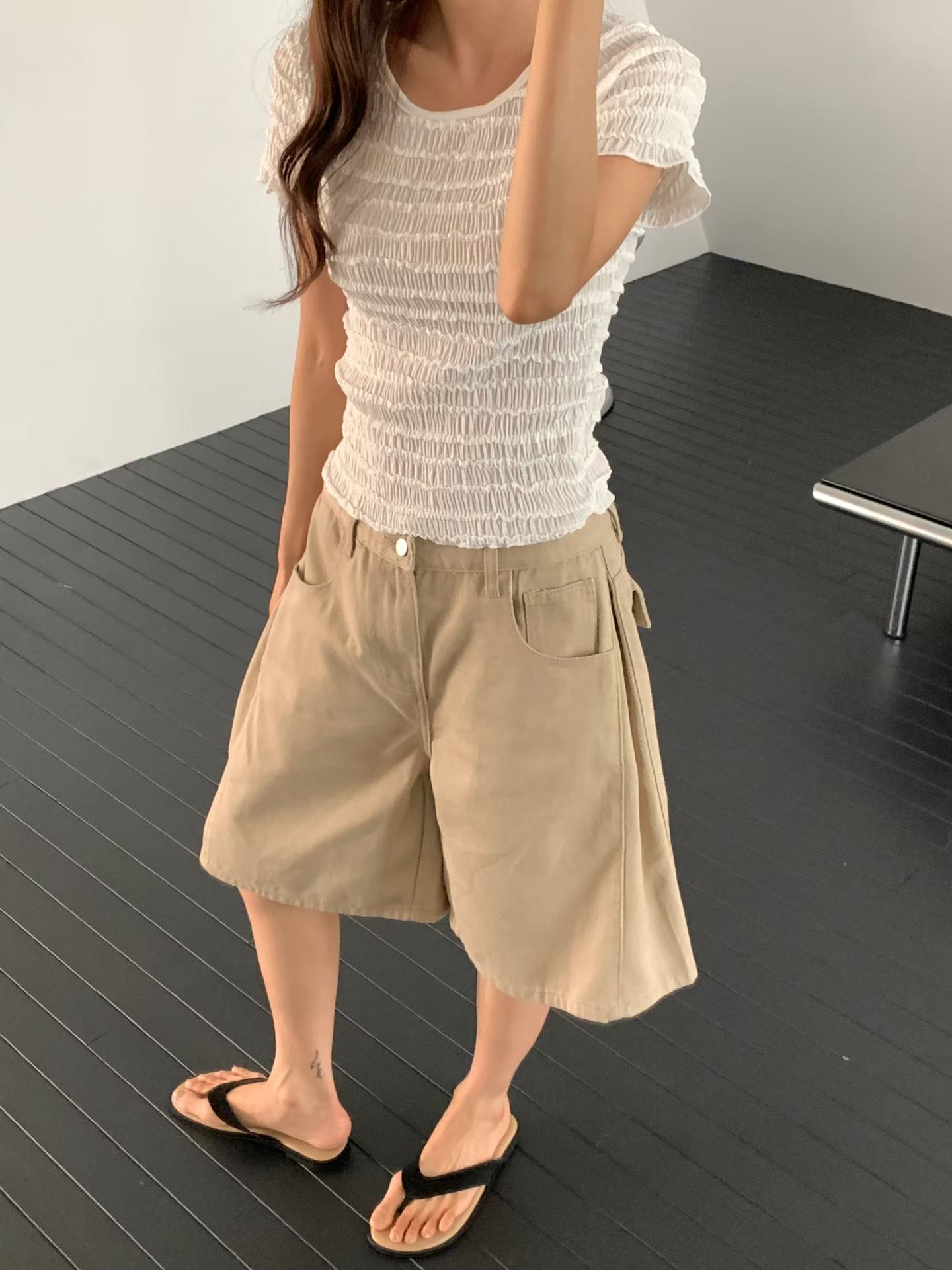 FRANCESCA TEXTURED RUCH TEE