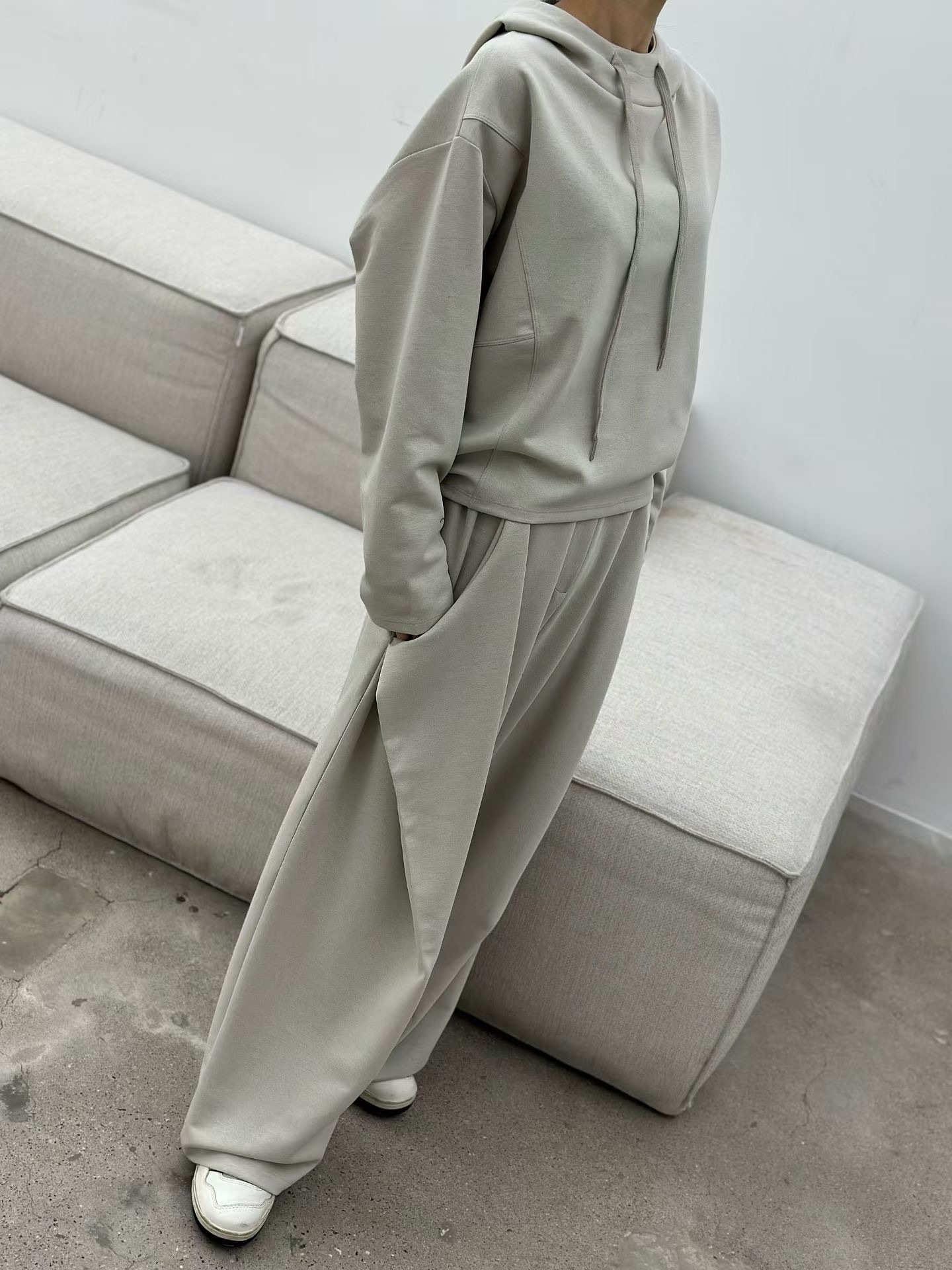 LE07 / IRREGULAR HEM HOODED PULLOVER