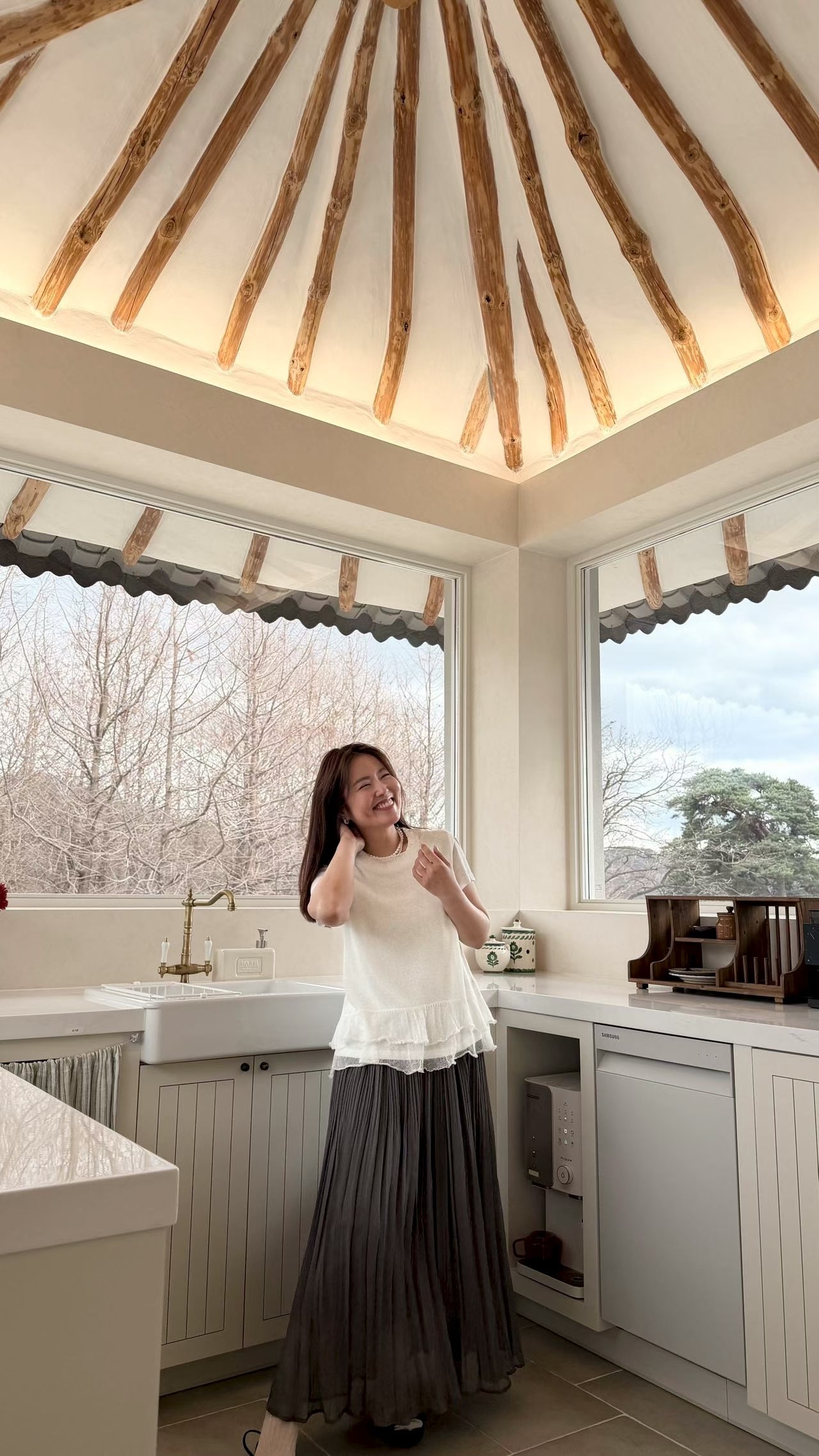 DA27 / SLEEVELESS KNIT TOP WITH LAYERED HEM