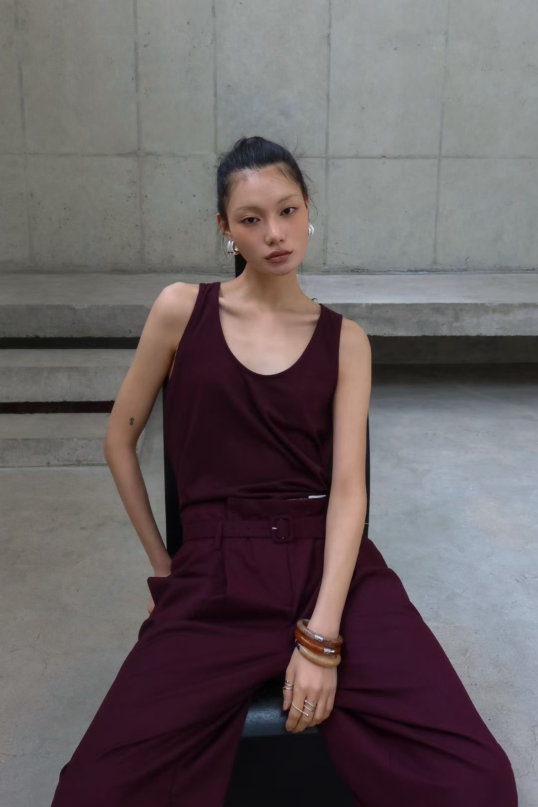 BY10 / SCOOP NECKLINE TANK TOP