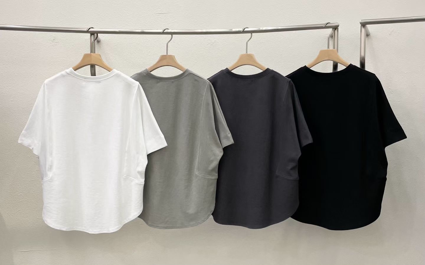 LE17 / OVERLAP CURVED HEM TEE