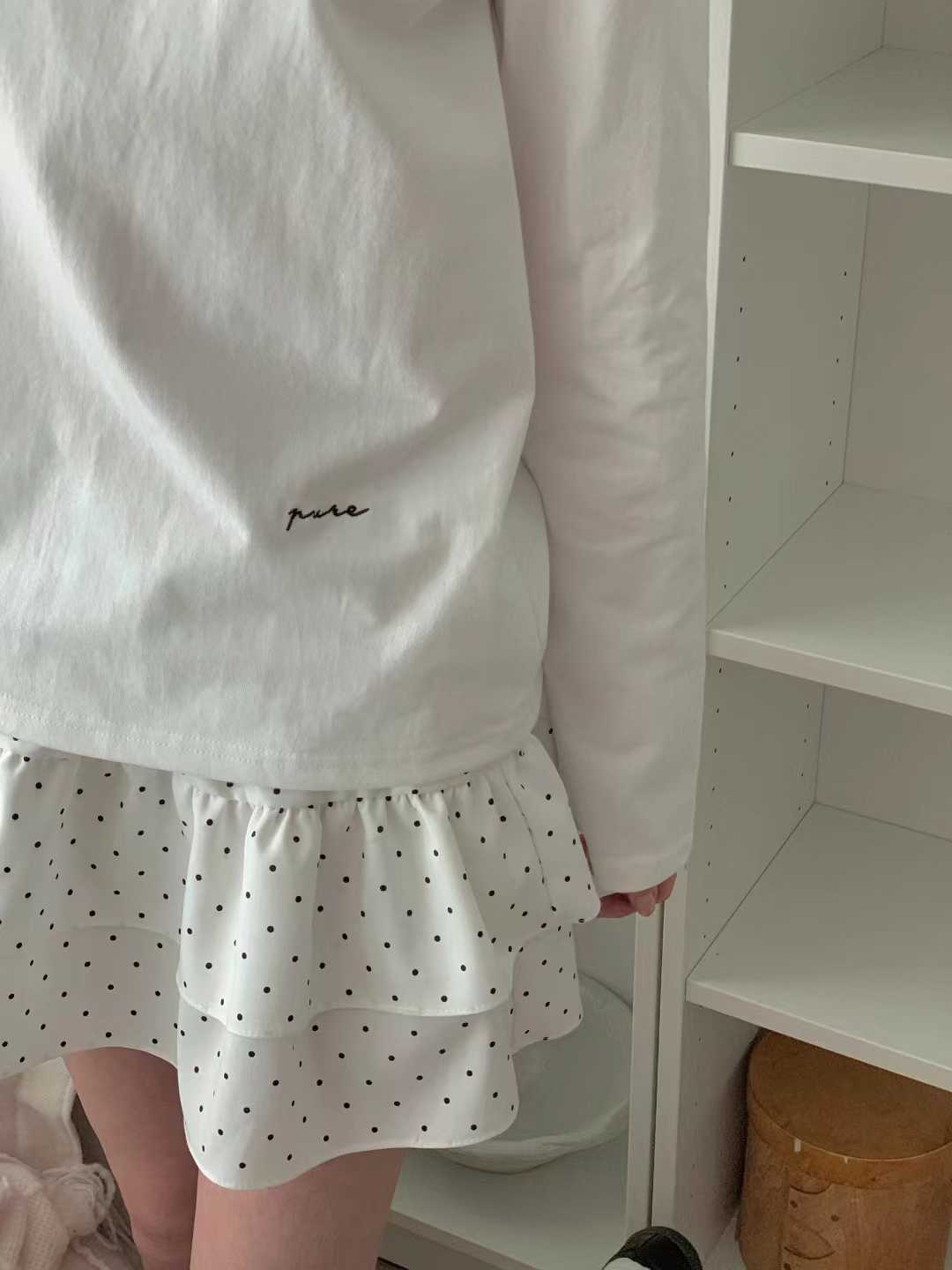 DELICE "PURE" SLOGAN V-NECK TEE