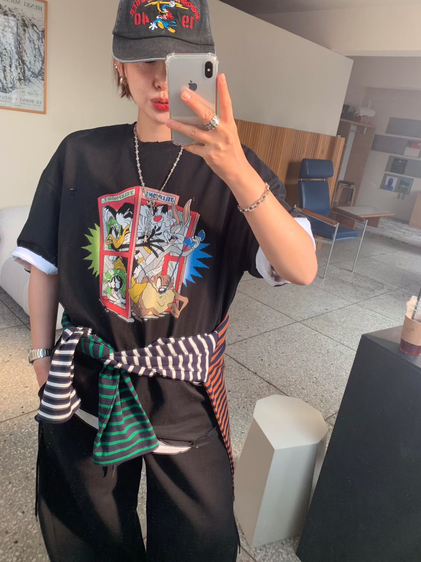 KL06 / BUGS BUNNY & FRIENDS RIPPED TEE