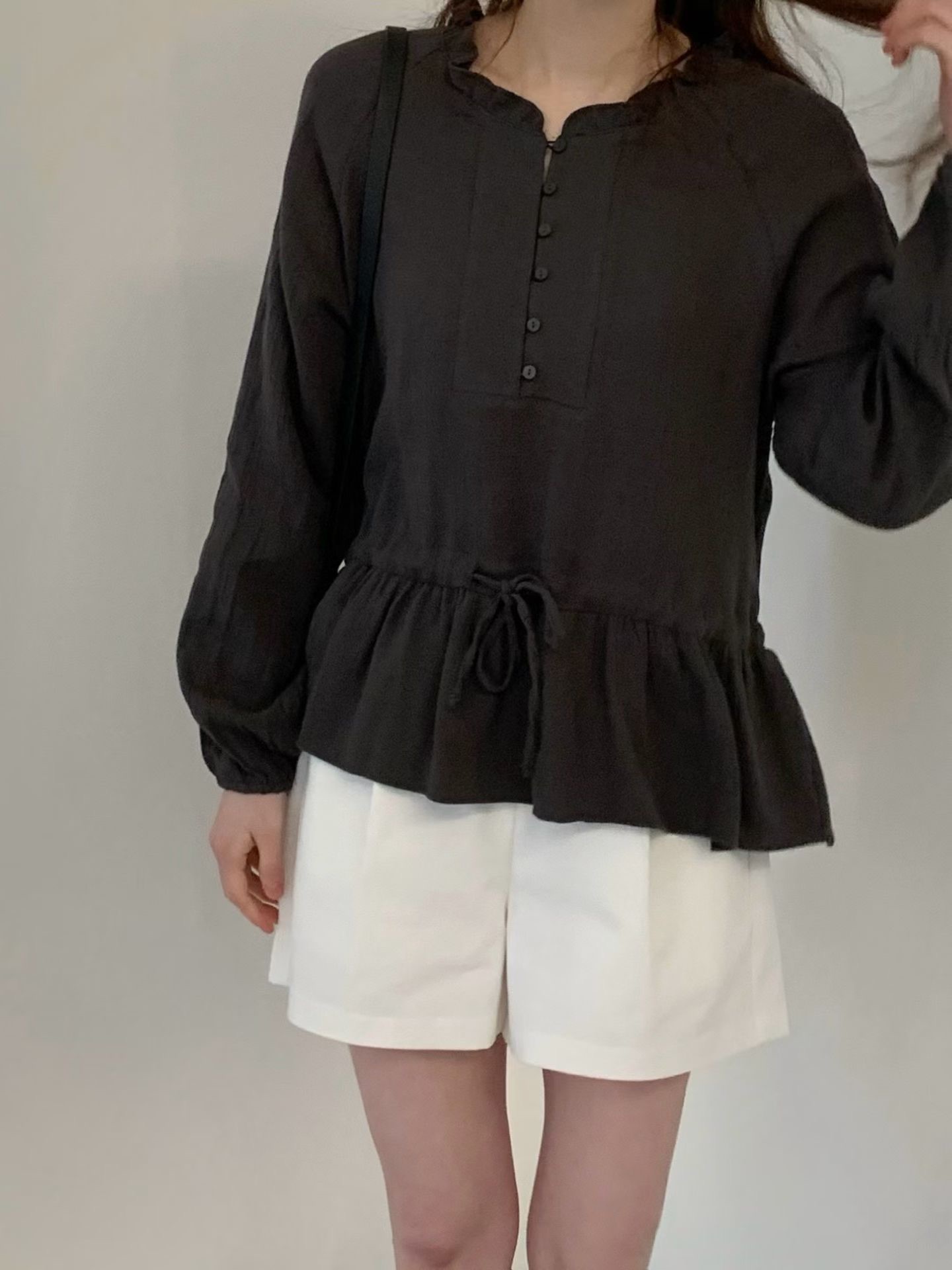 JU08 / RUFFLES NECKLINE DRAWSTRING BLOUSON