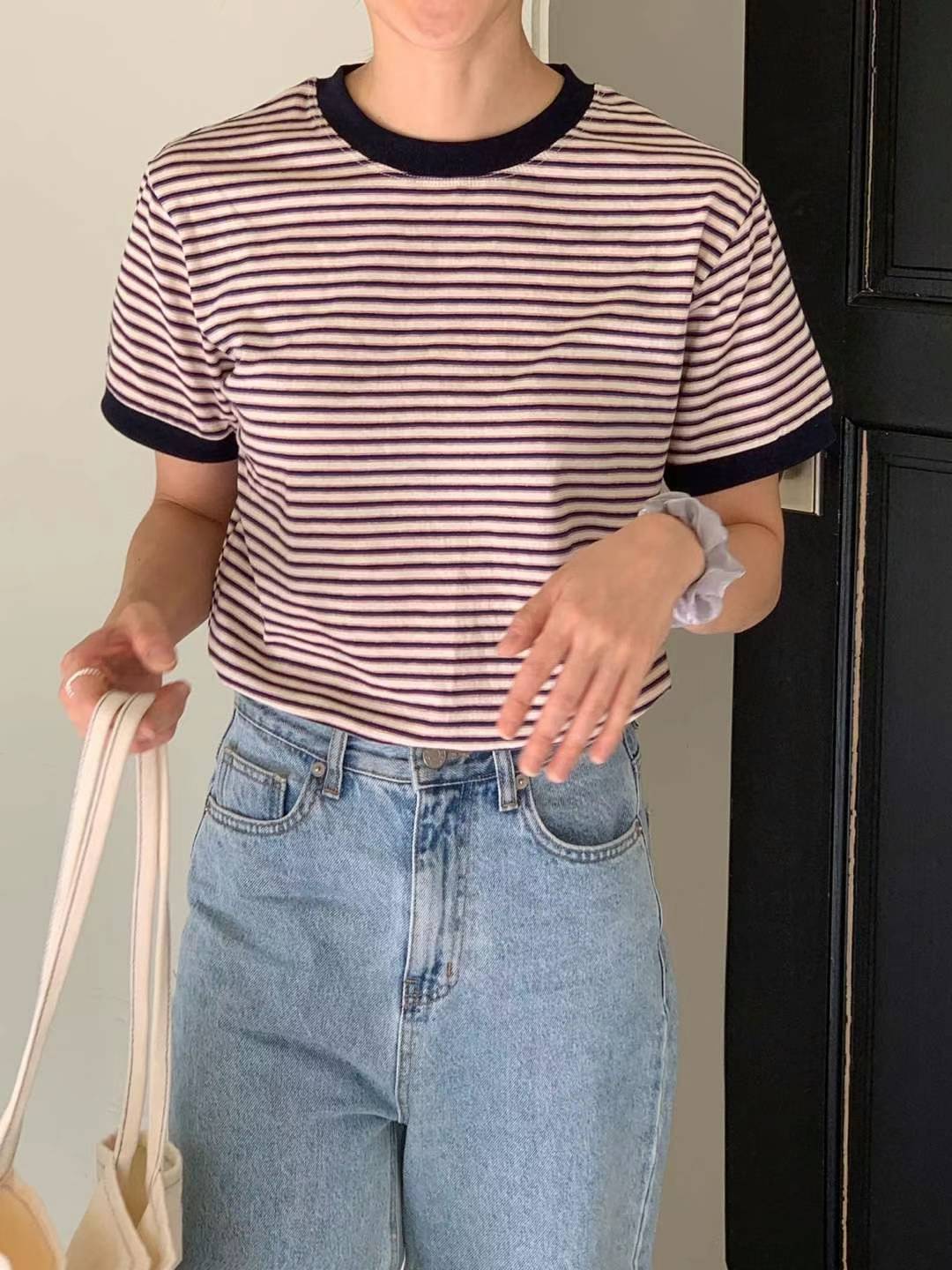 DAISY RING NECKLINE STRIPE TEE