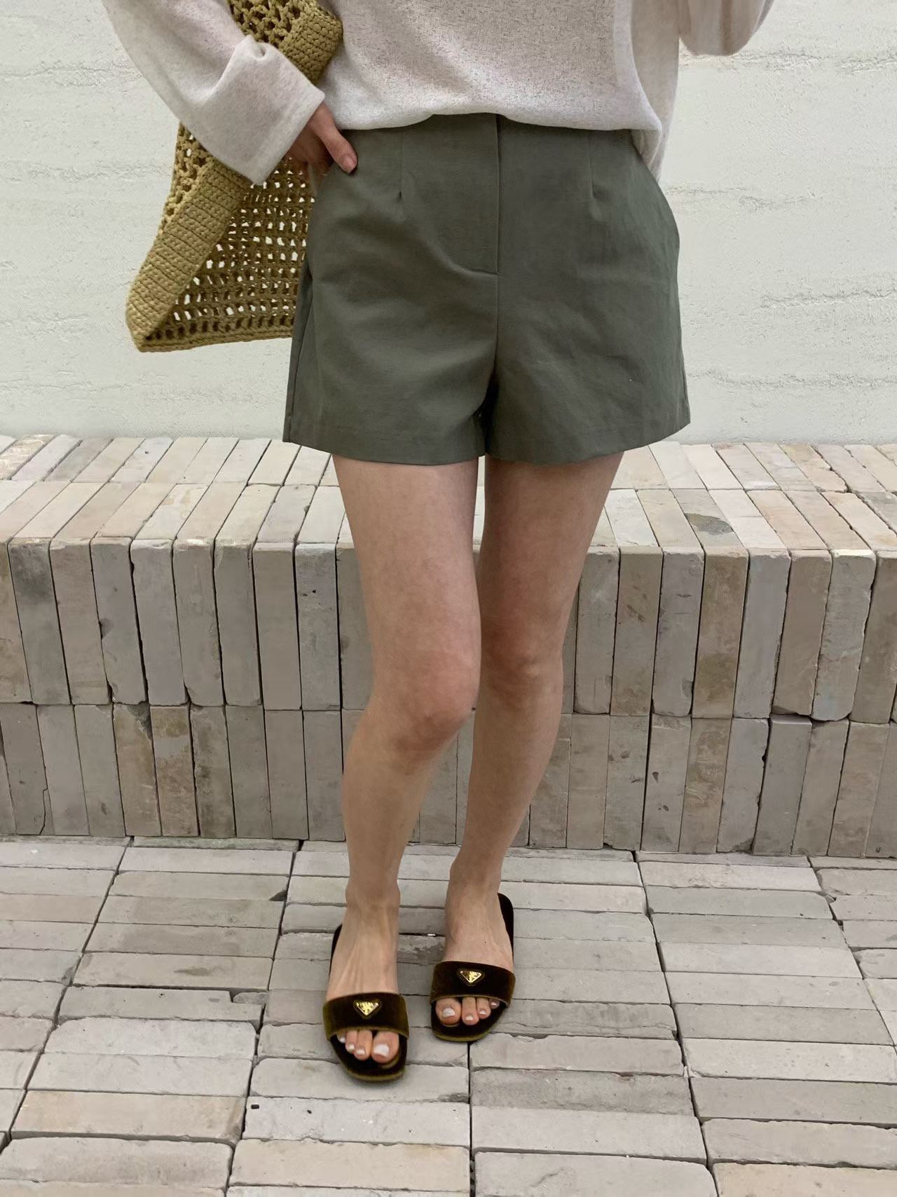 ERIN FRONT DART BACK ELASTIC SHORTS
