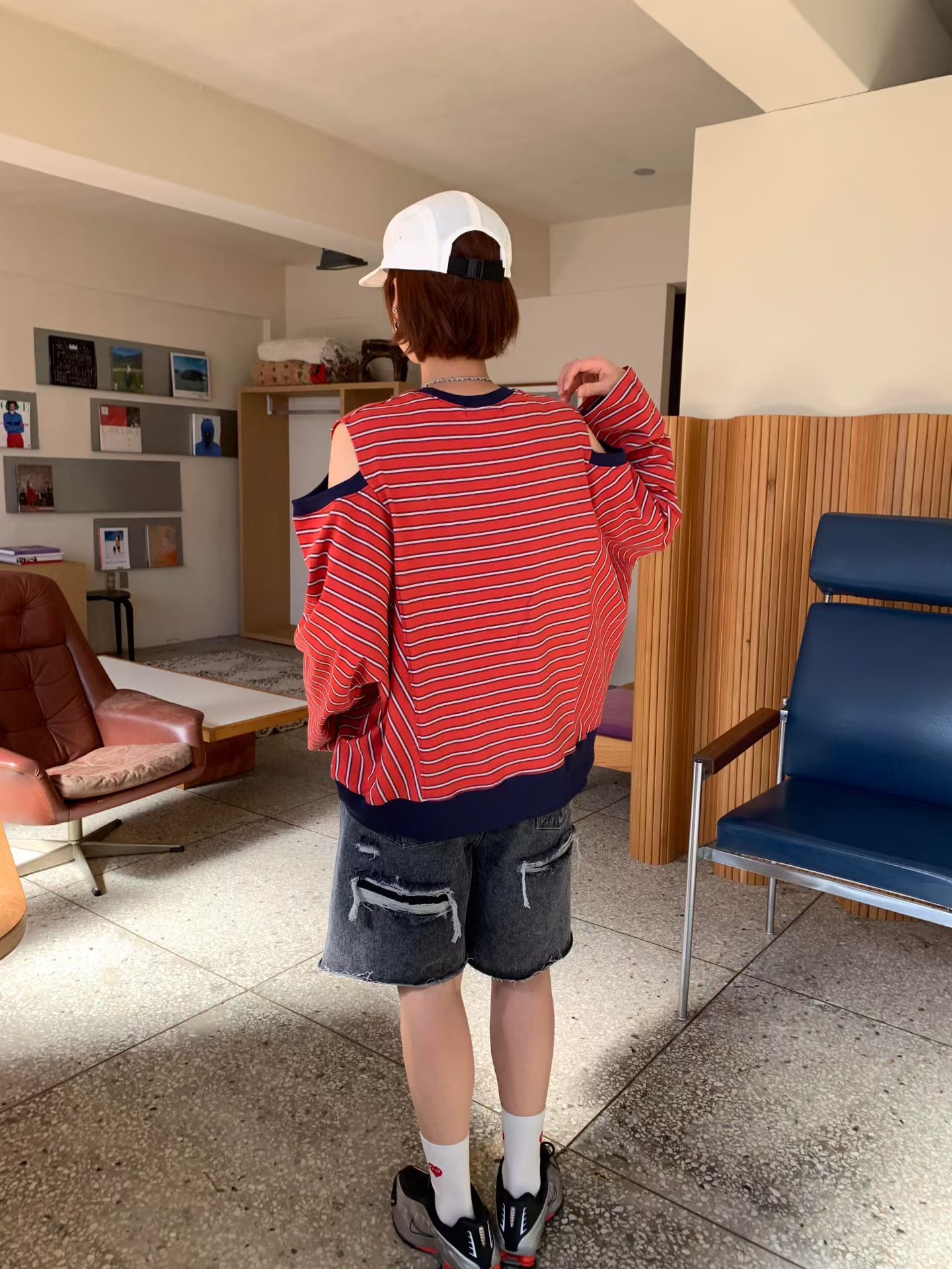 KL15 / COLD SHOULDER STRIPE TOP