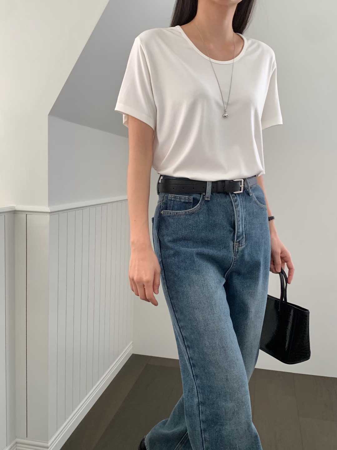 DARSI SCOOP NECK BASIC TEE