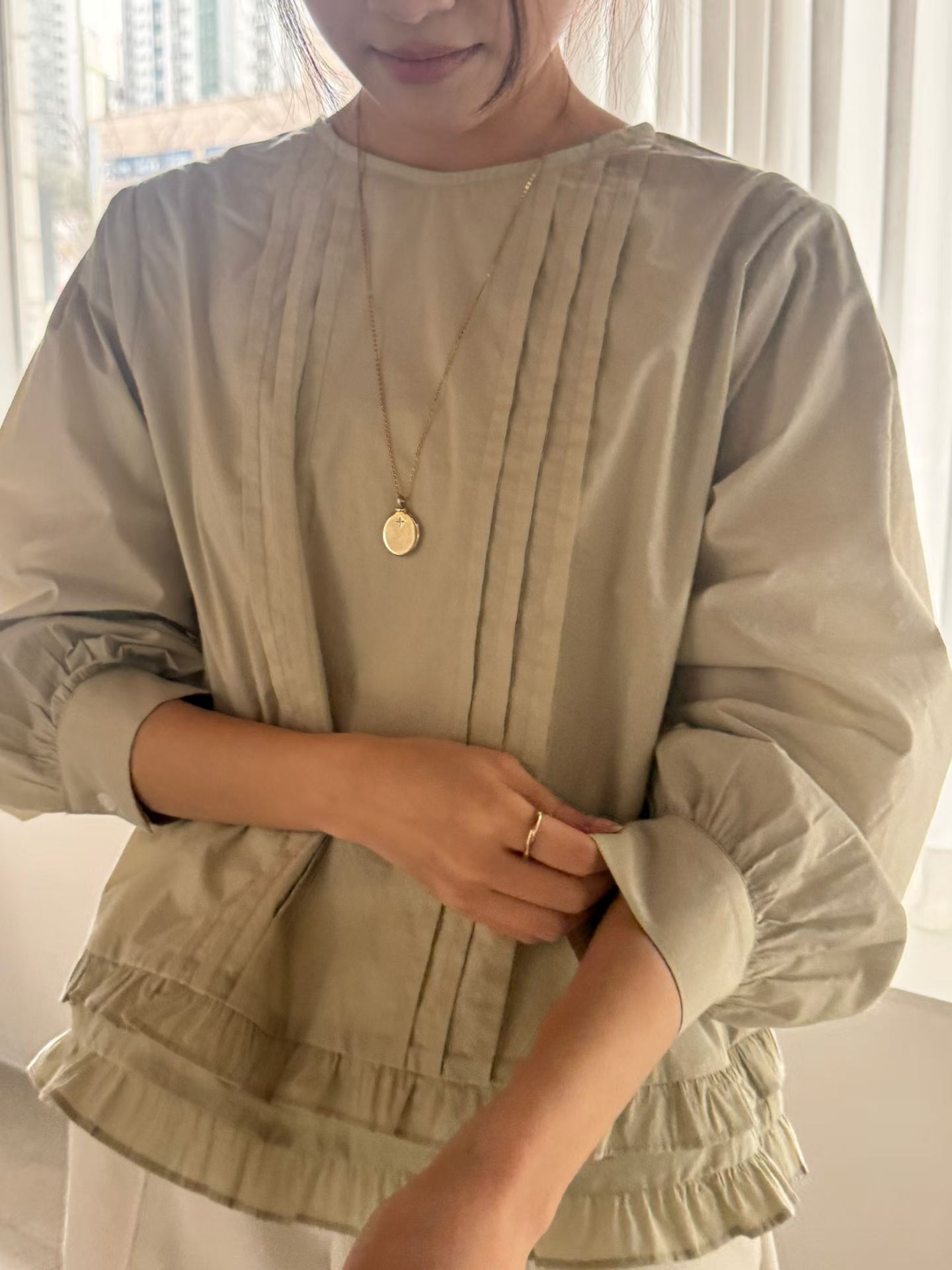 EGYPT RUFFLE HEM TWO WAYS BLOUSE
