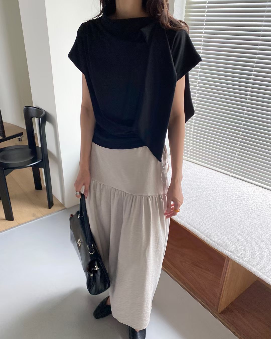 710826 / DRAPEY SHORT SLEEVES BLOUSE