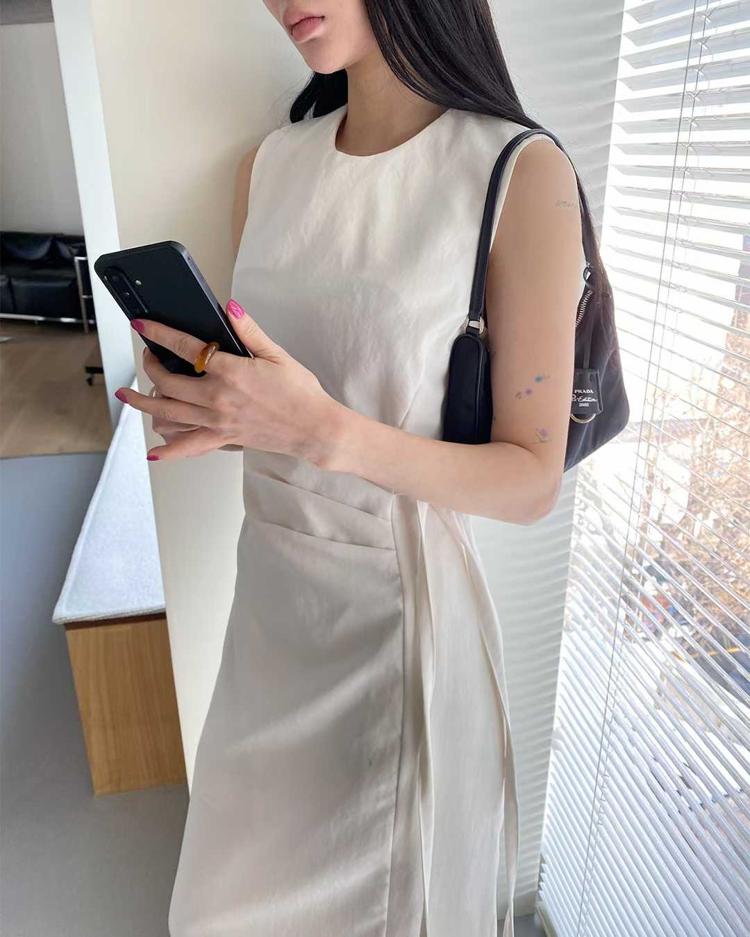 EMERSON SIDE DART SLIM FIT SLEEVELESS DRESS