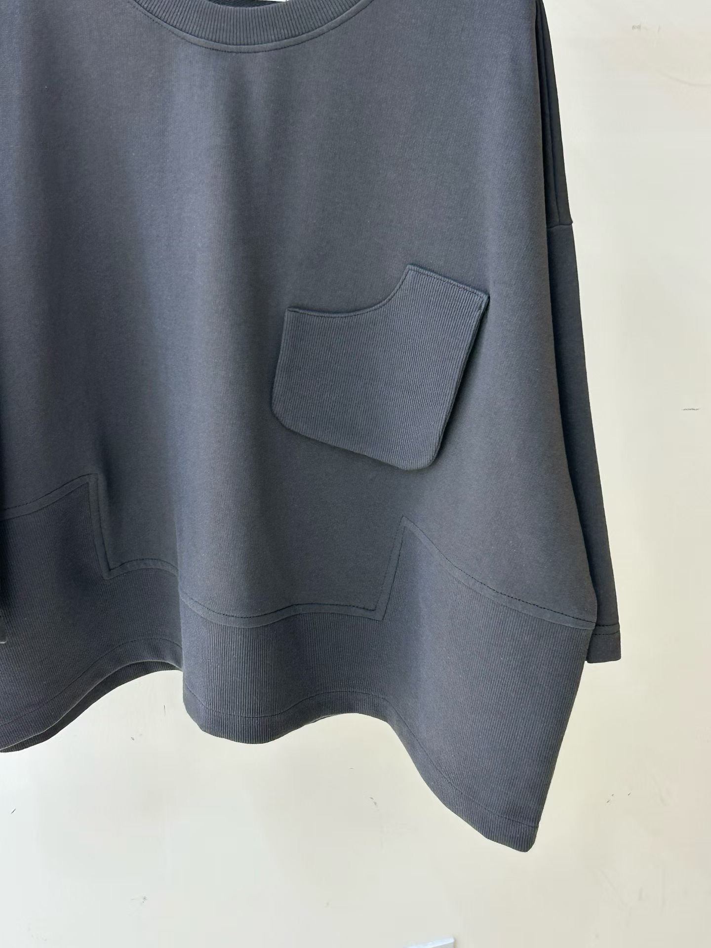 KL21 / RIBBED PANEL POCKET OVERSIZED TEE