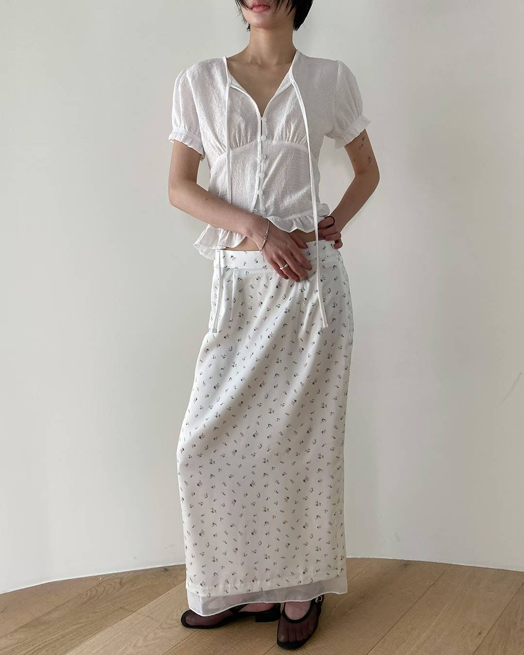 ESSENCE BACK BANDING SATIN FLORAL SKIRT
