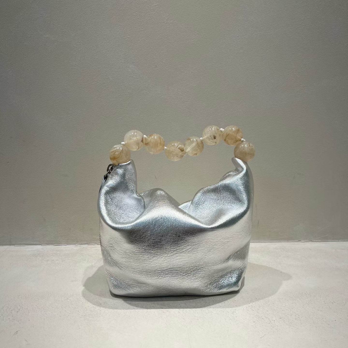 LP06 / ROUND MARBLING HANDLE SIZE ZIP HANDBAG